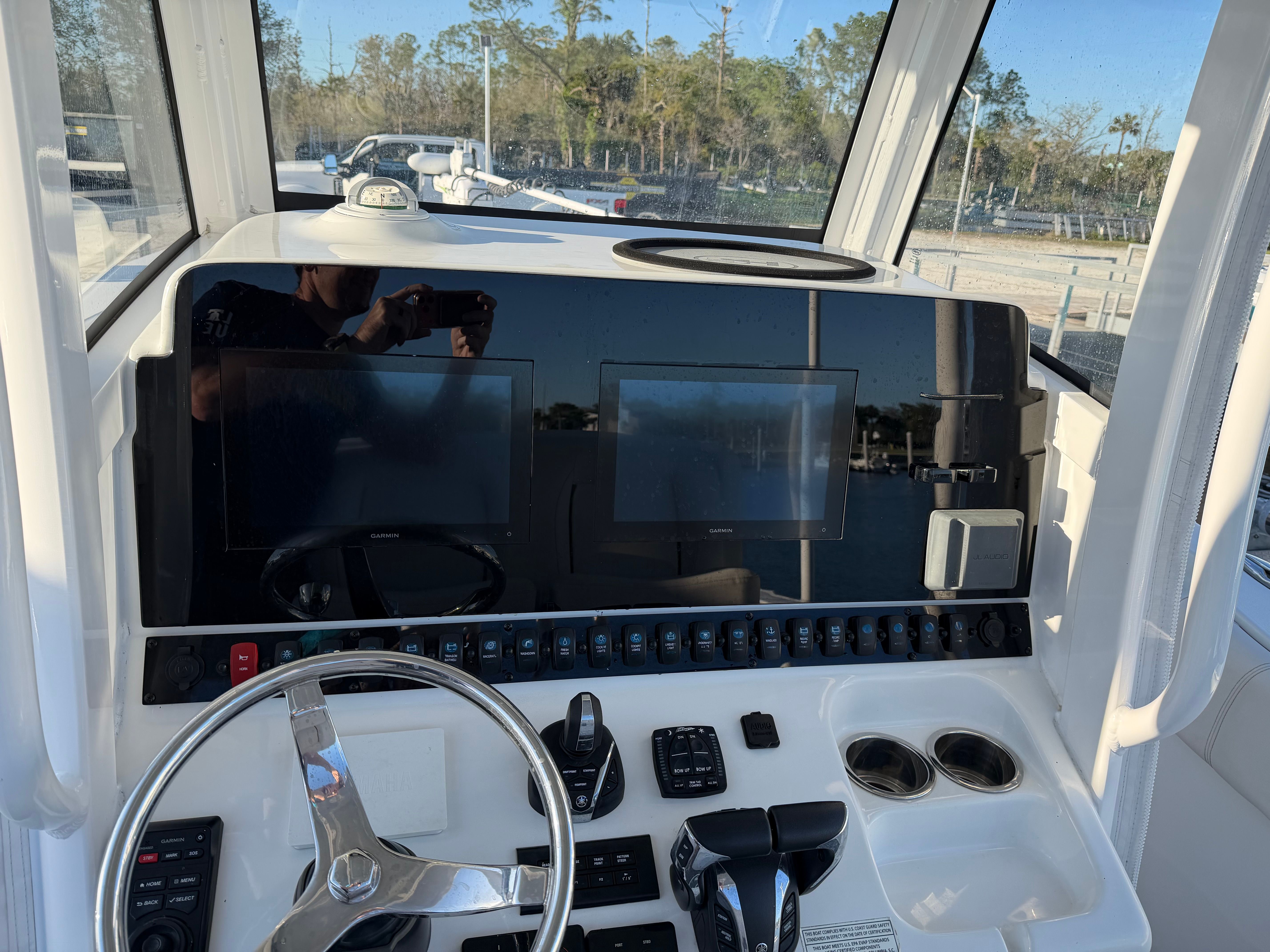 2022 Sea Hunt Gamefish 30 Coffin Box - 6