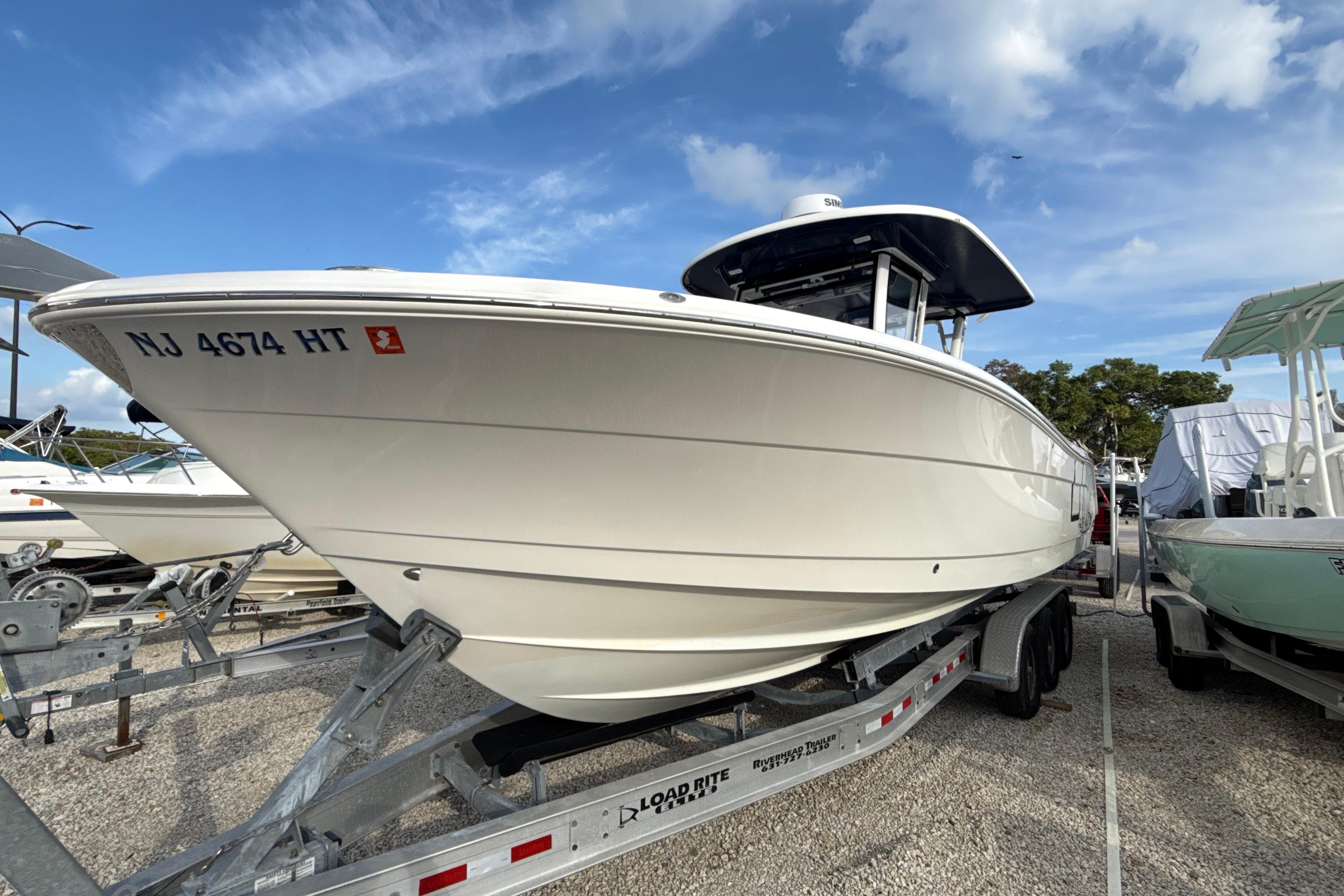 2021 Robalo R302 Center Console