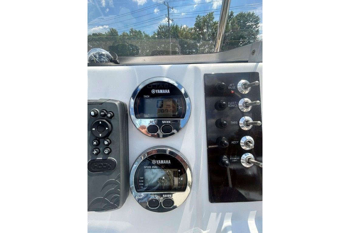 Dashboard of 2017 Robalo R200ES boat with Yamaha gauges and control switches.