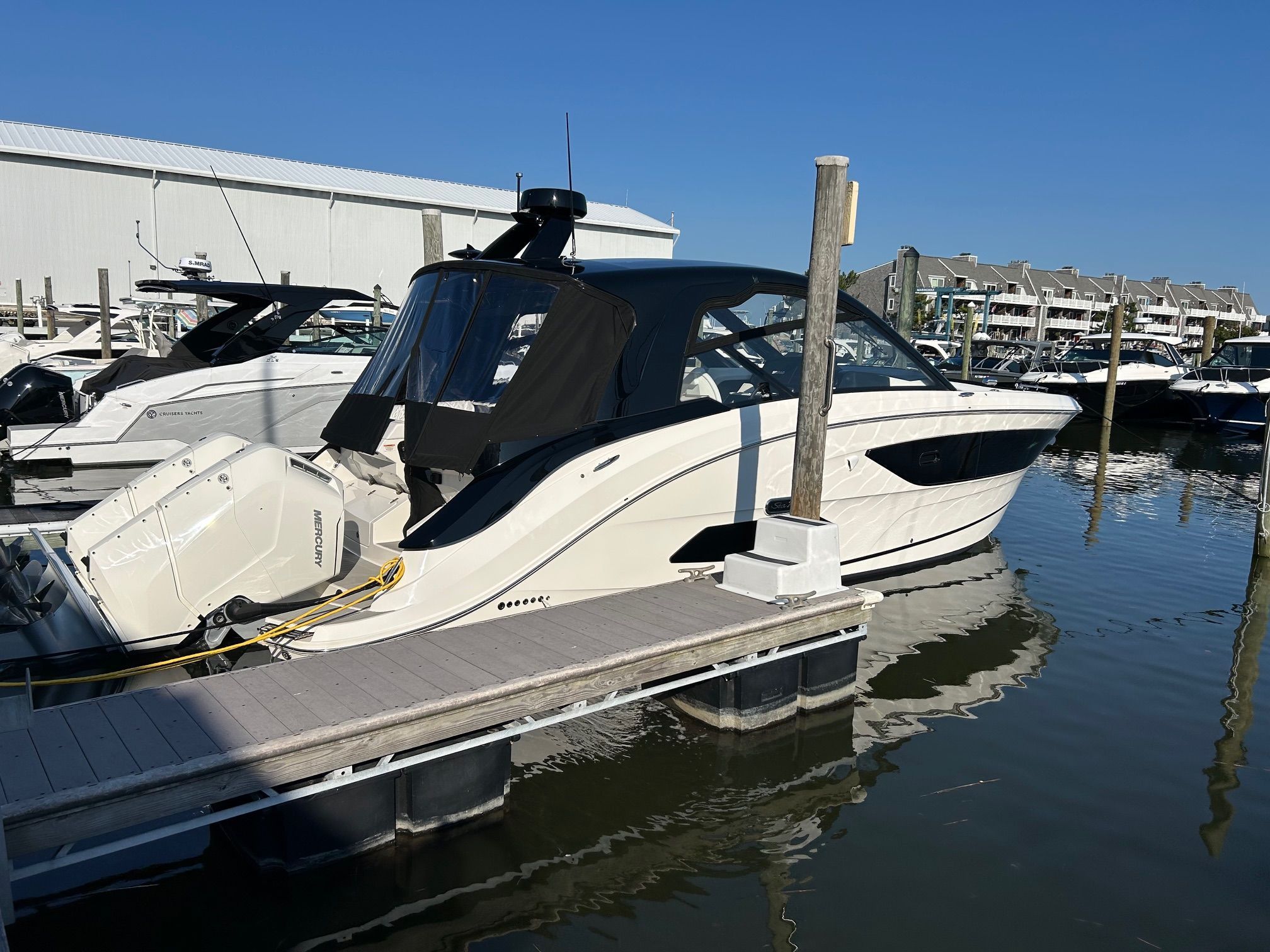 2025 Sea Ray Sundancer 370 Outboard