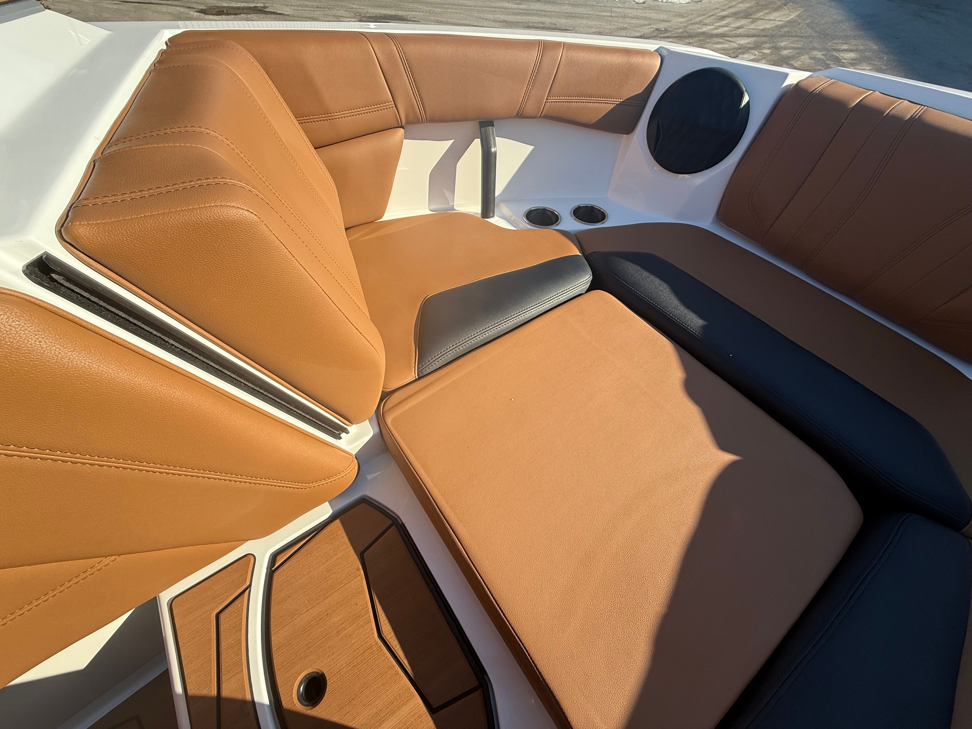 2026 Malibu Wakesetter 21 LX - 38