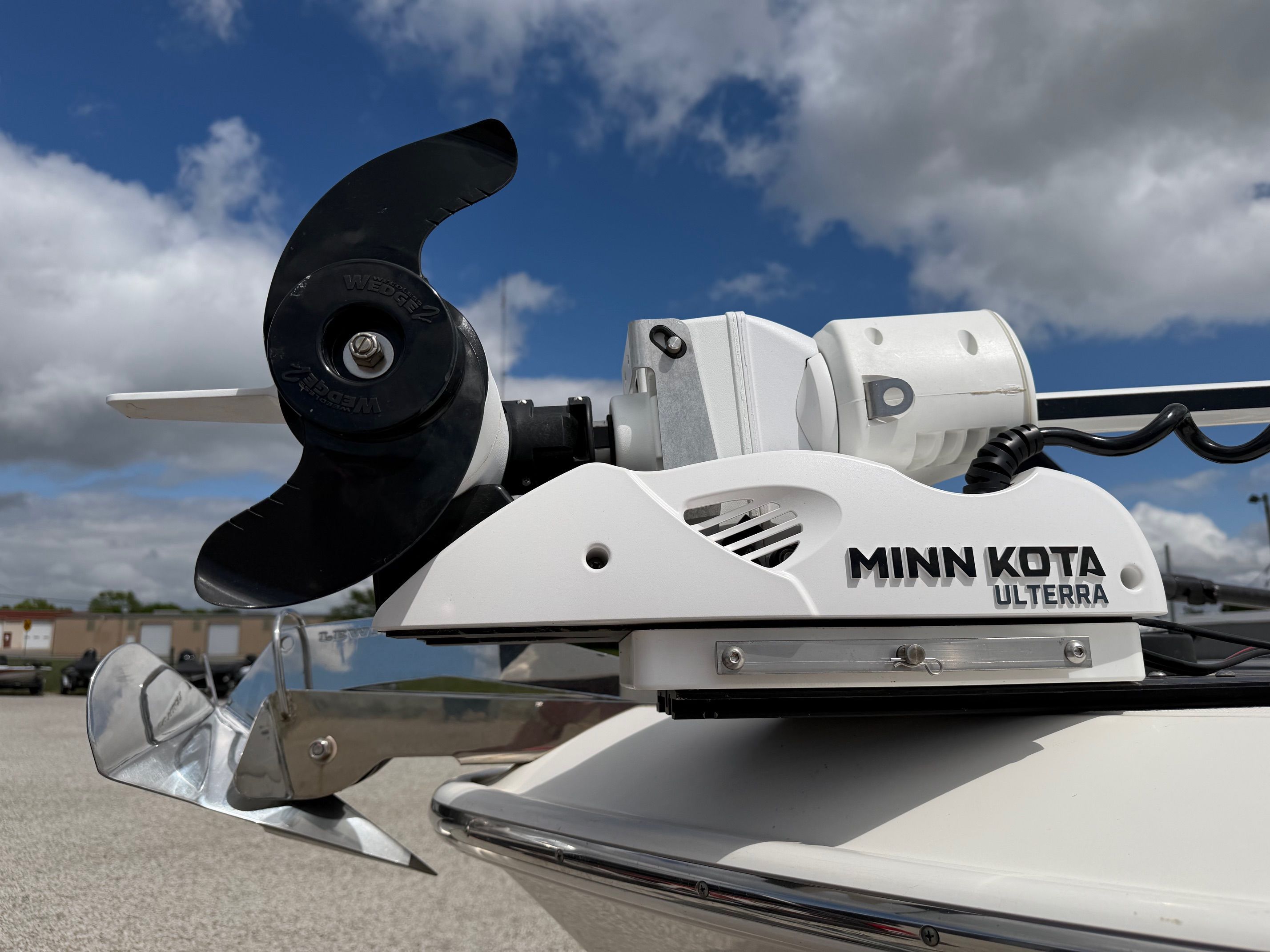 Minn Kota Ulterra on Boston Whaler 230 Outrage, 2020 model.