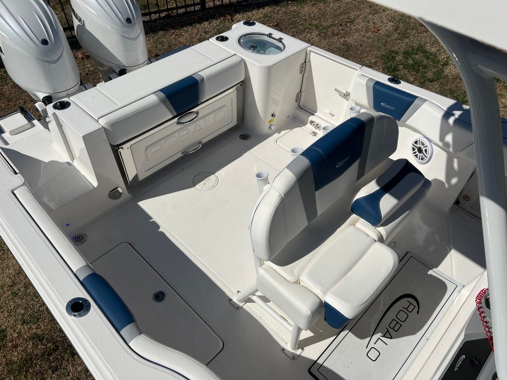 2025 Robalo 250 Center Console - 16