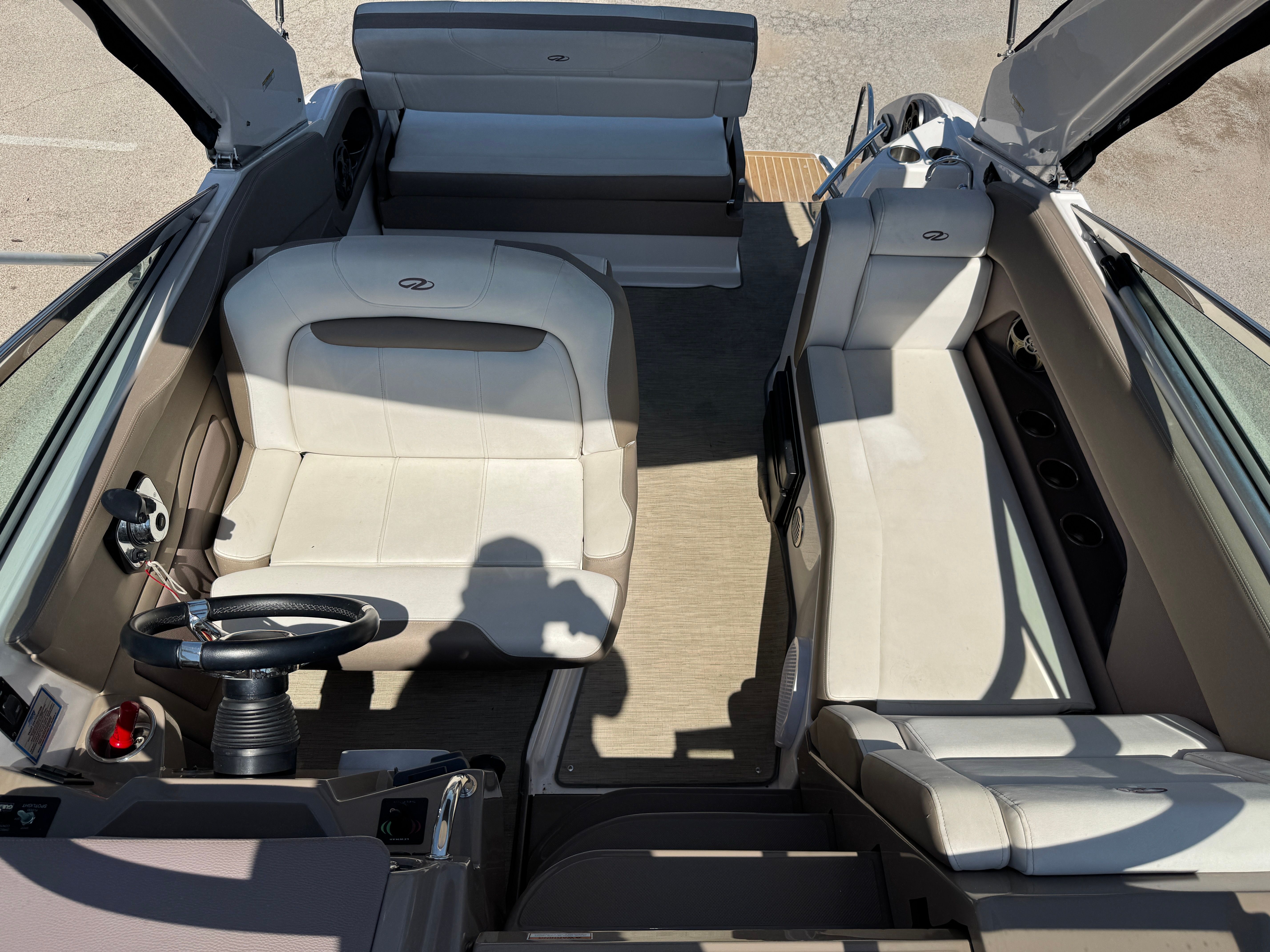 2016 REGAL 28 EXPRESS - Image 41