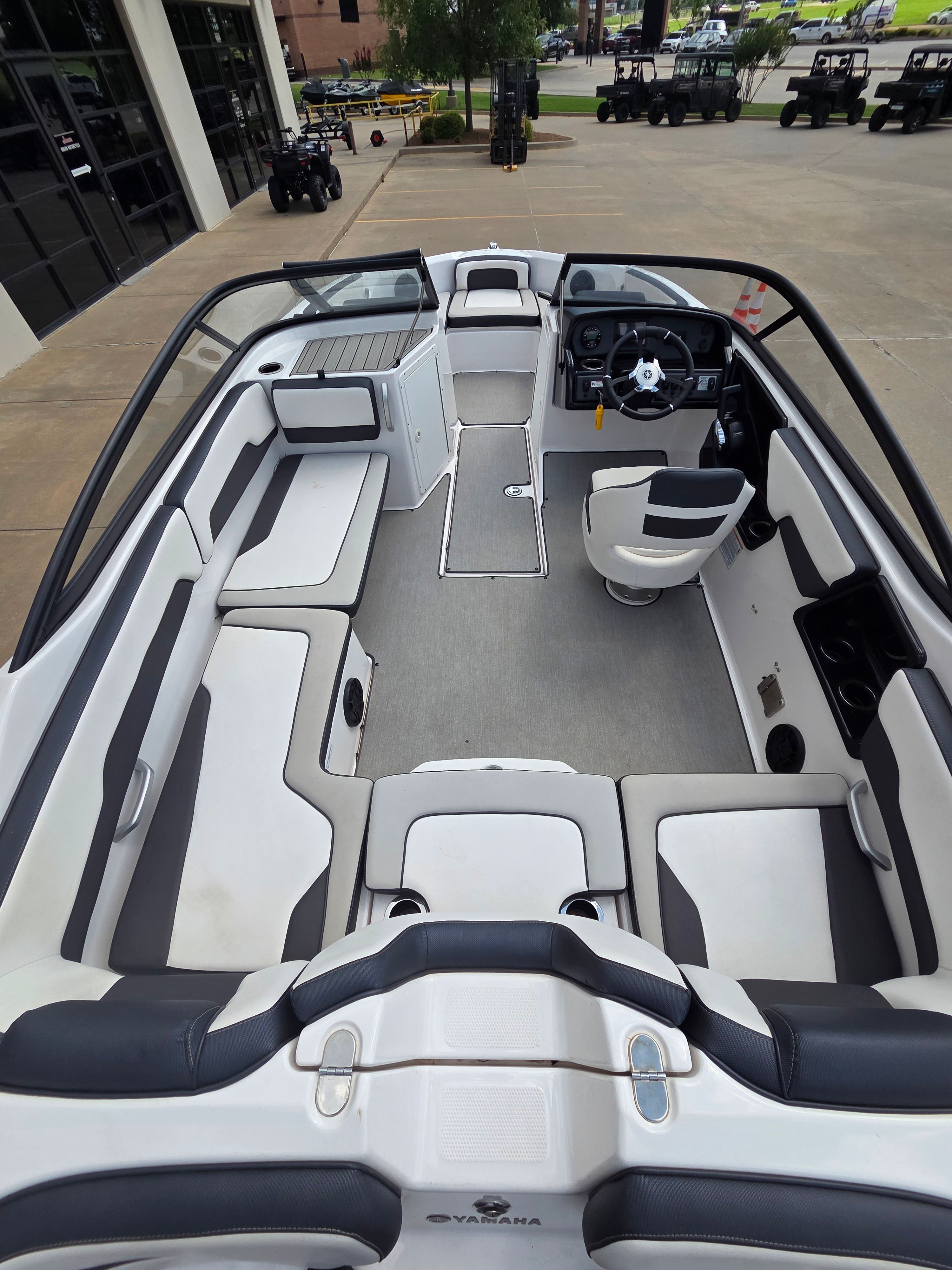 2022 Yamaha Boats AR195 - 10