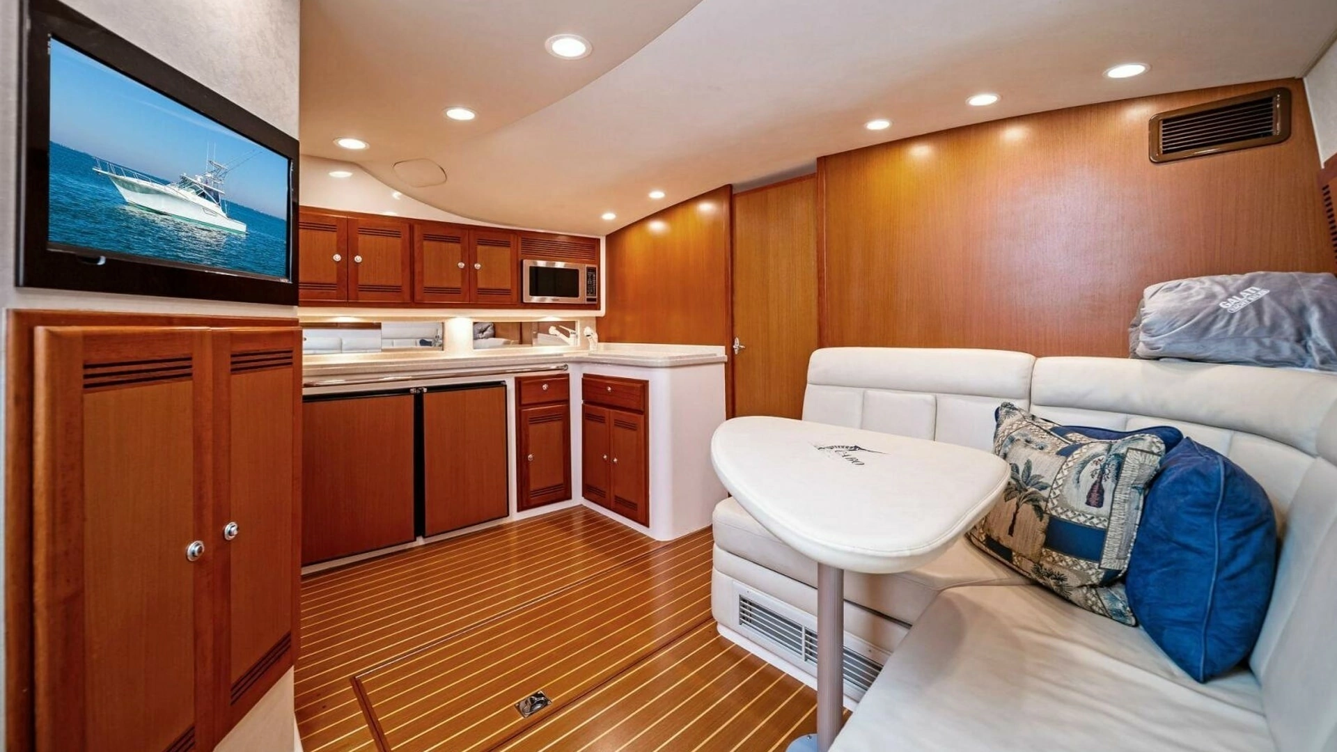 2005 Cabo 40 Express - Image 4