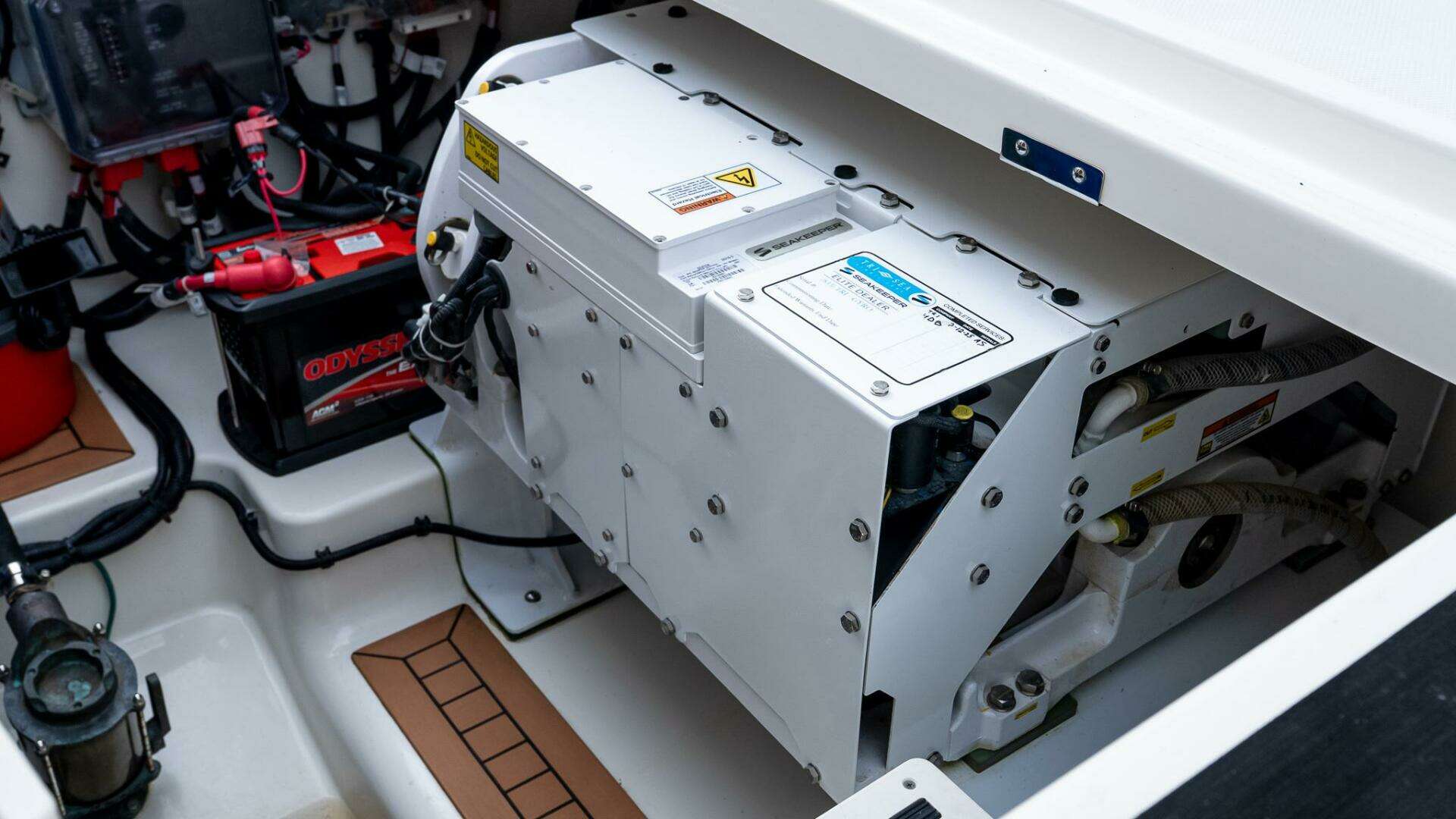 2024 Boston Whaler 405 Conquest - Image 24