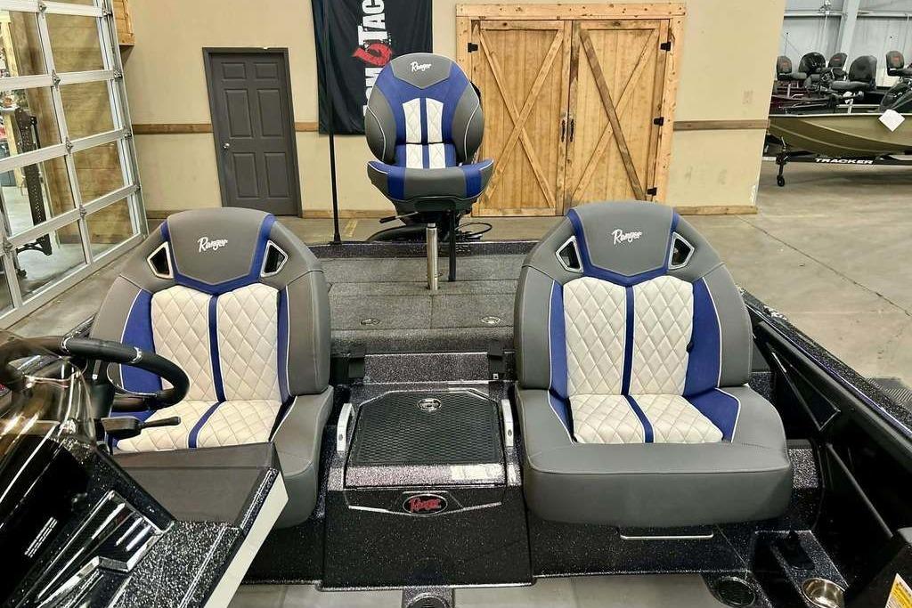 2026 Ranger Z521R Cup-Equipped boat interior with blue and gray seating.