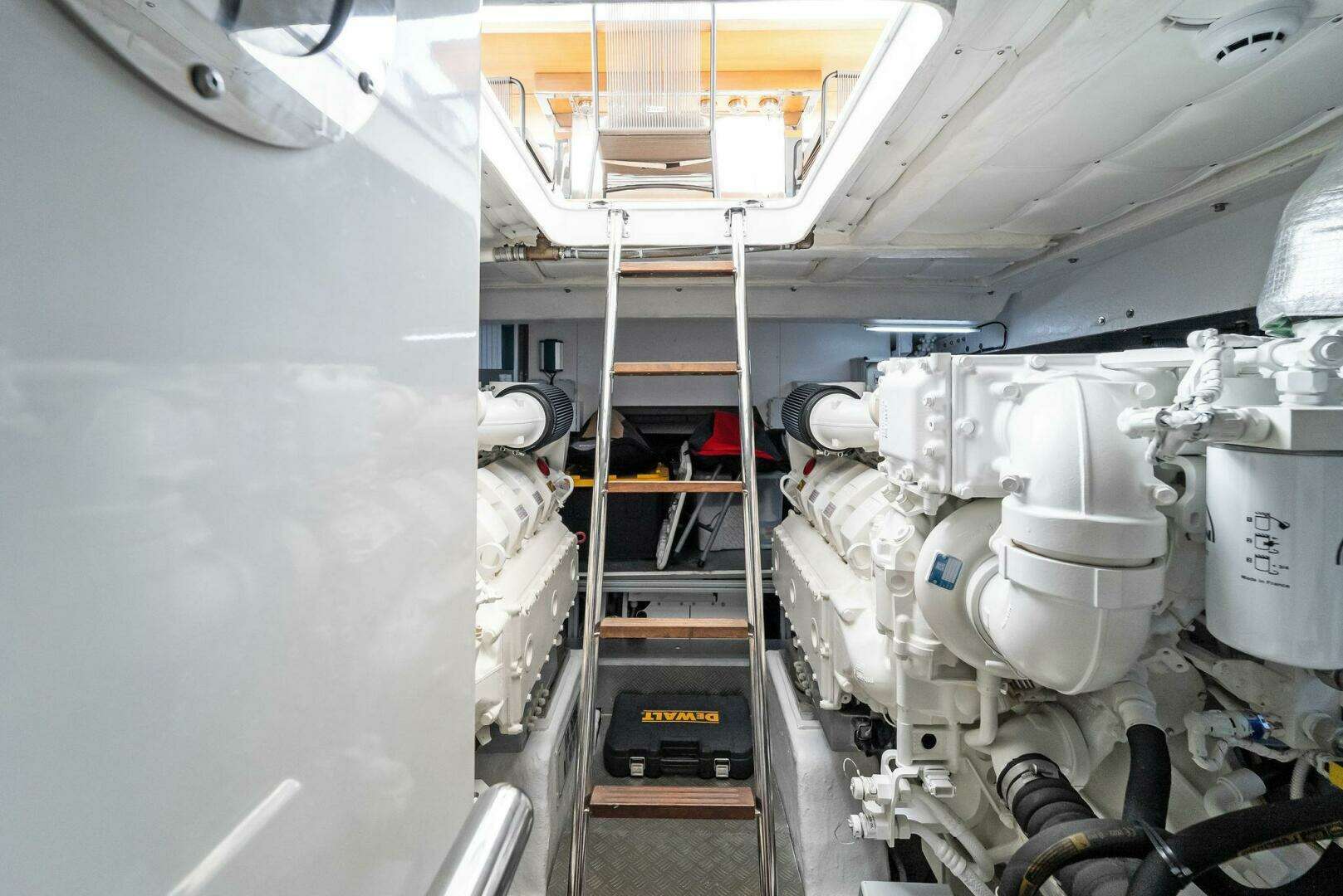 2023 Ferretti Yachts 670 - Image 32