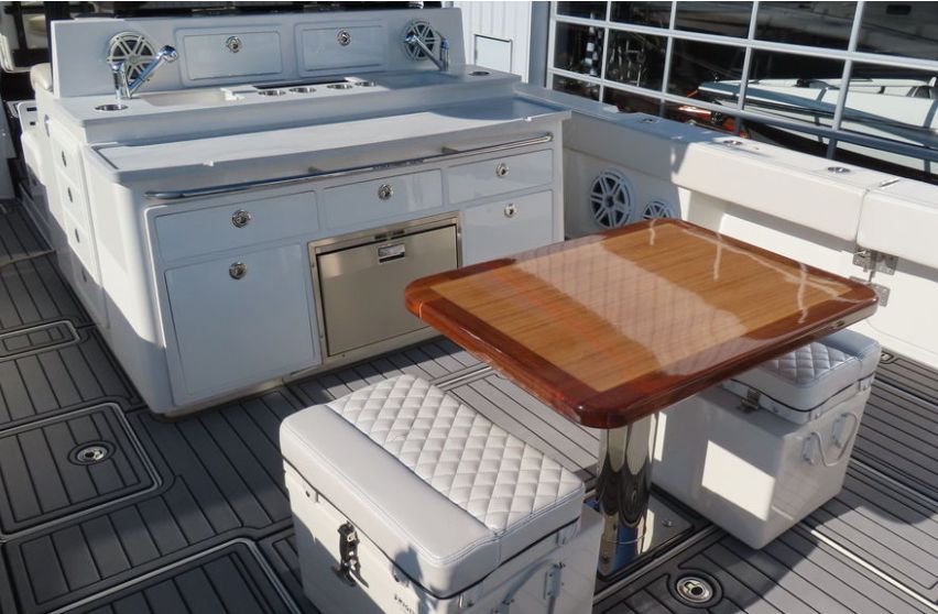 Interior of 2018 HCB 53 Suenos with table and seating.