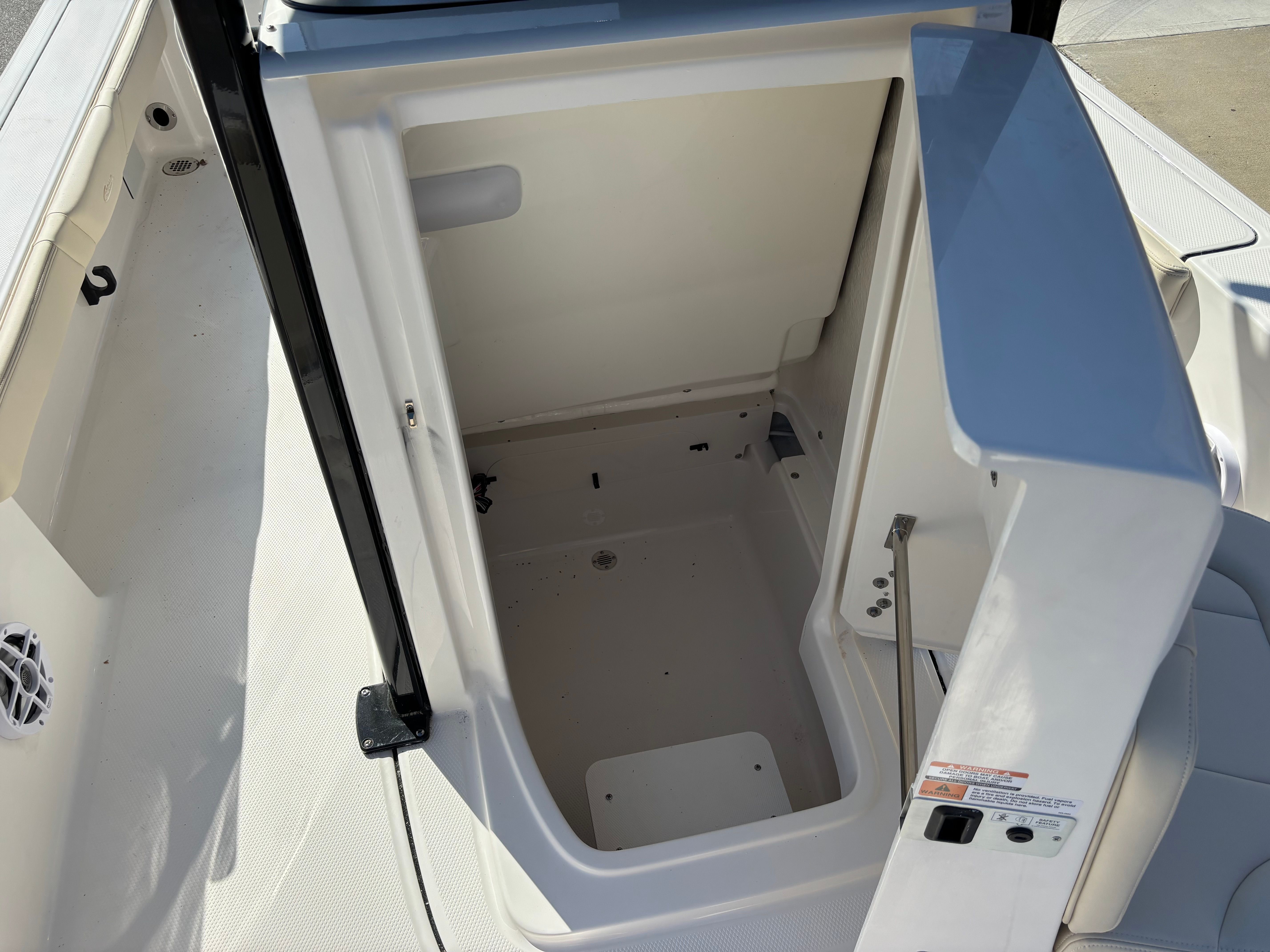 2026 ROBALO 226 CAYMAN - Image 8