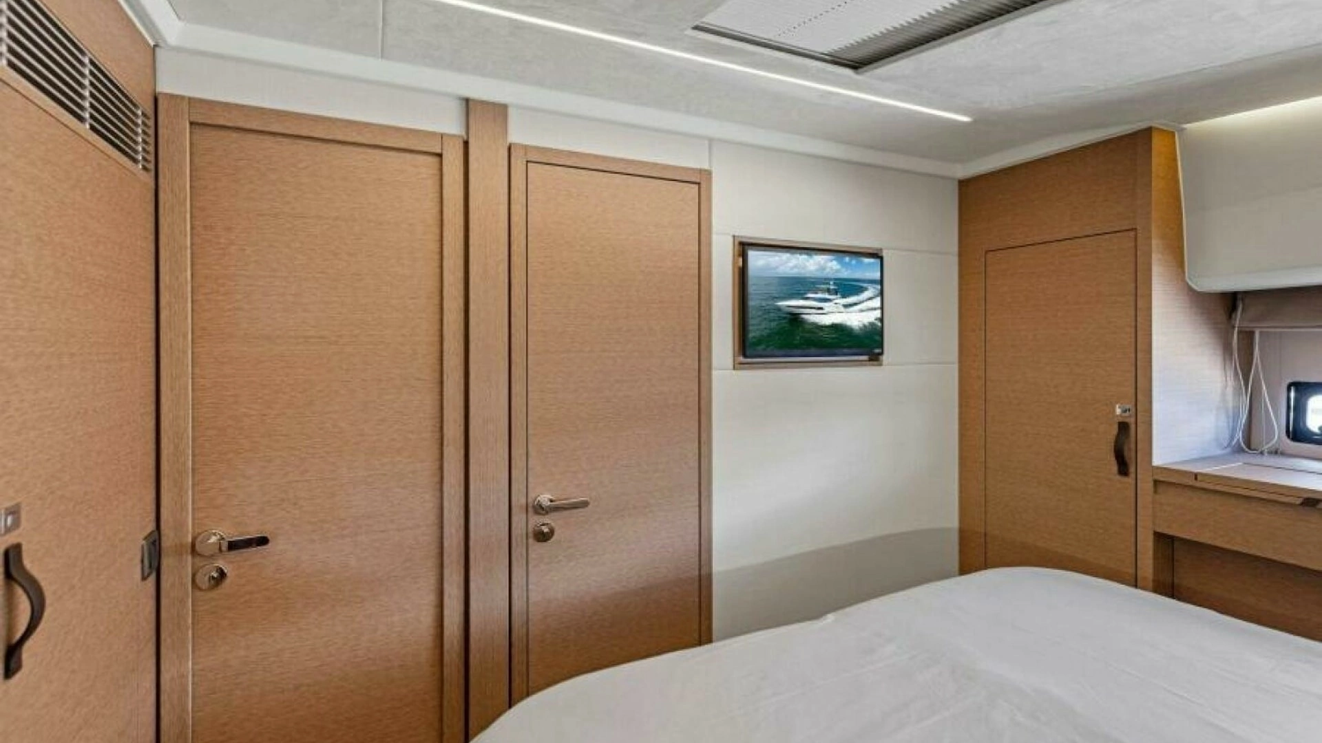 2025 Prestige 460 - Image 28