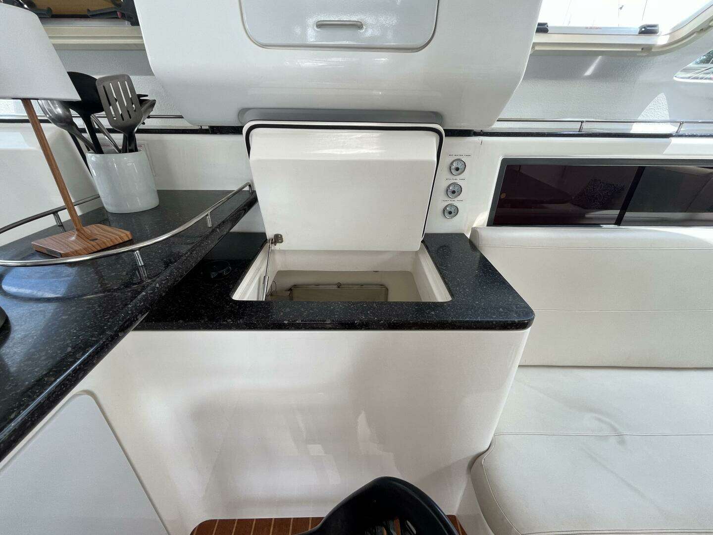 2013 Voyage Yachts 520 - Image 43
