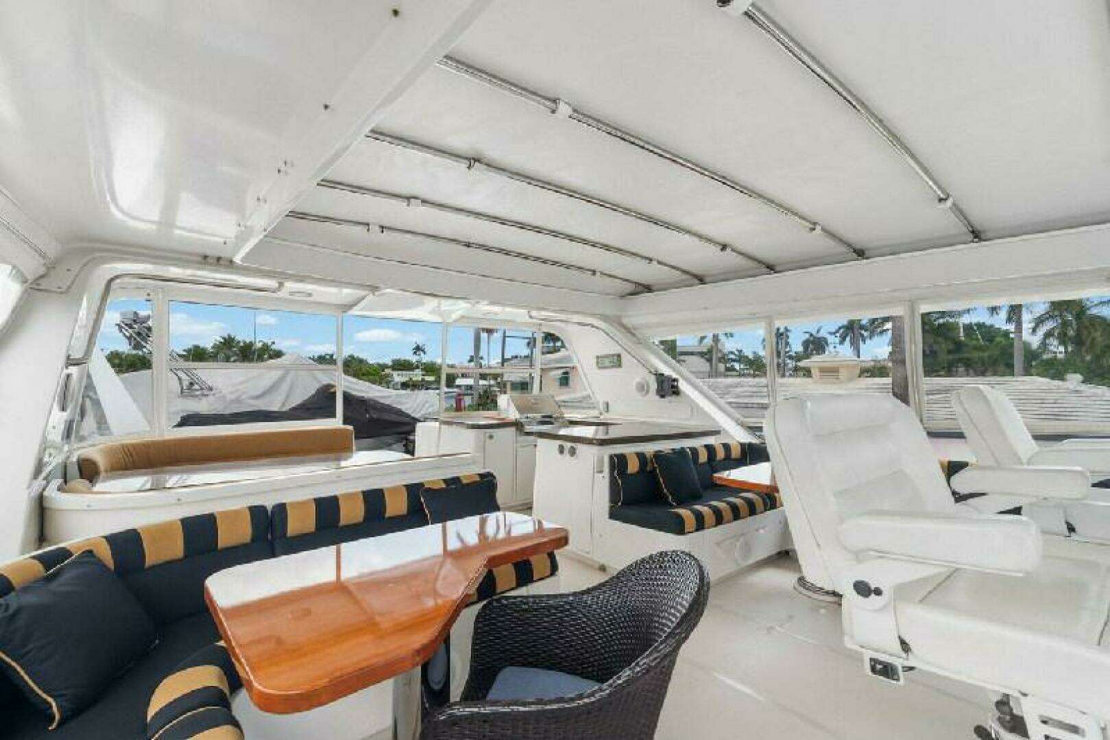 2006 Paragon Cockpit - Image 21