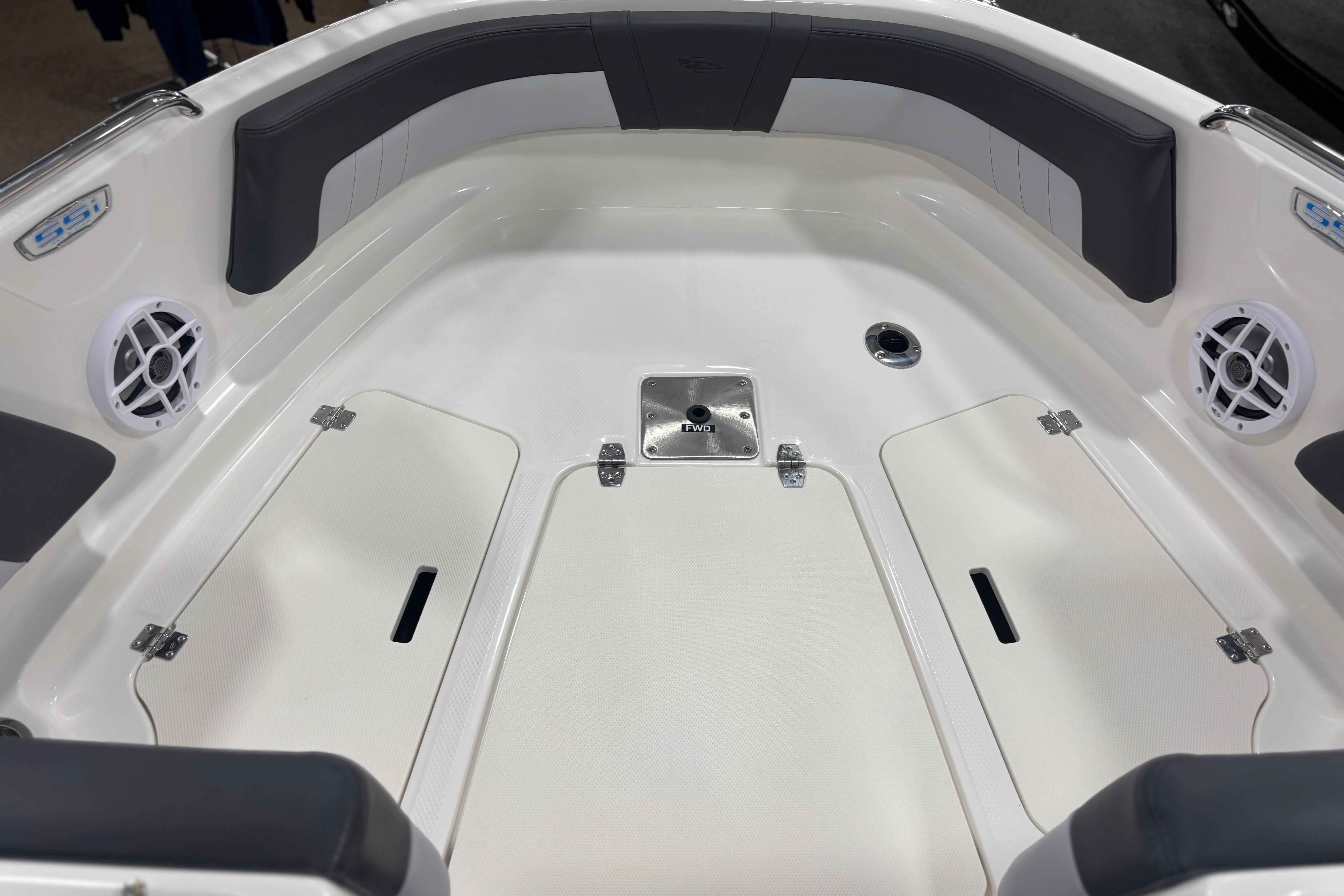 Interior of Chaparral 21 SSi Ski & Fish 2026 boat.