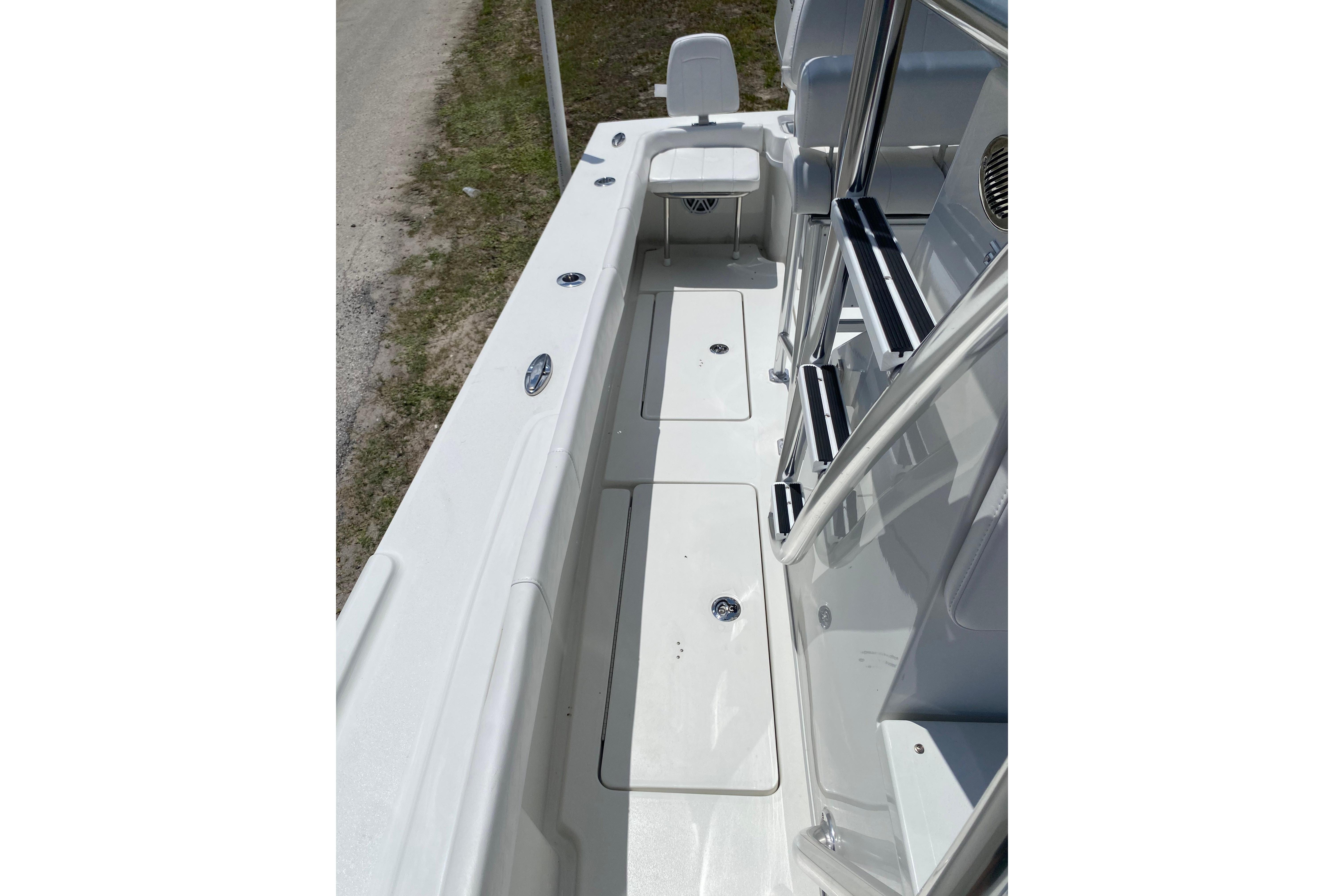 2026 Pair Customs 21 Center Console MV boat interior with sleek white deck design.