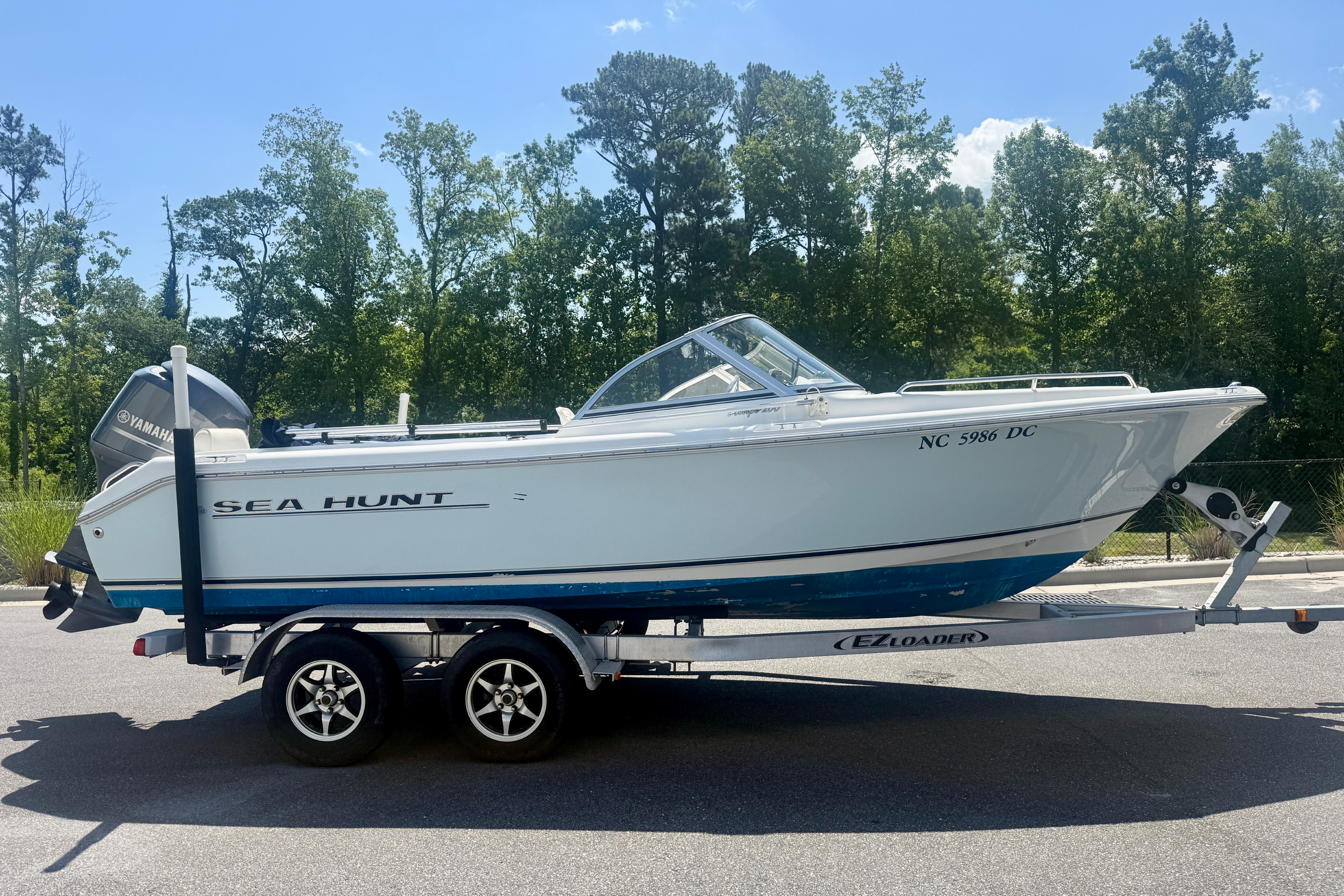 2006 Sea Hunt Escape 200