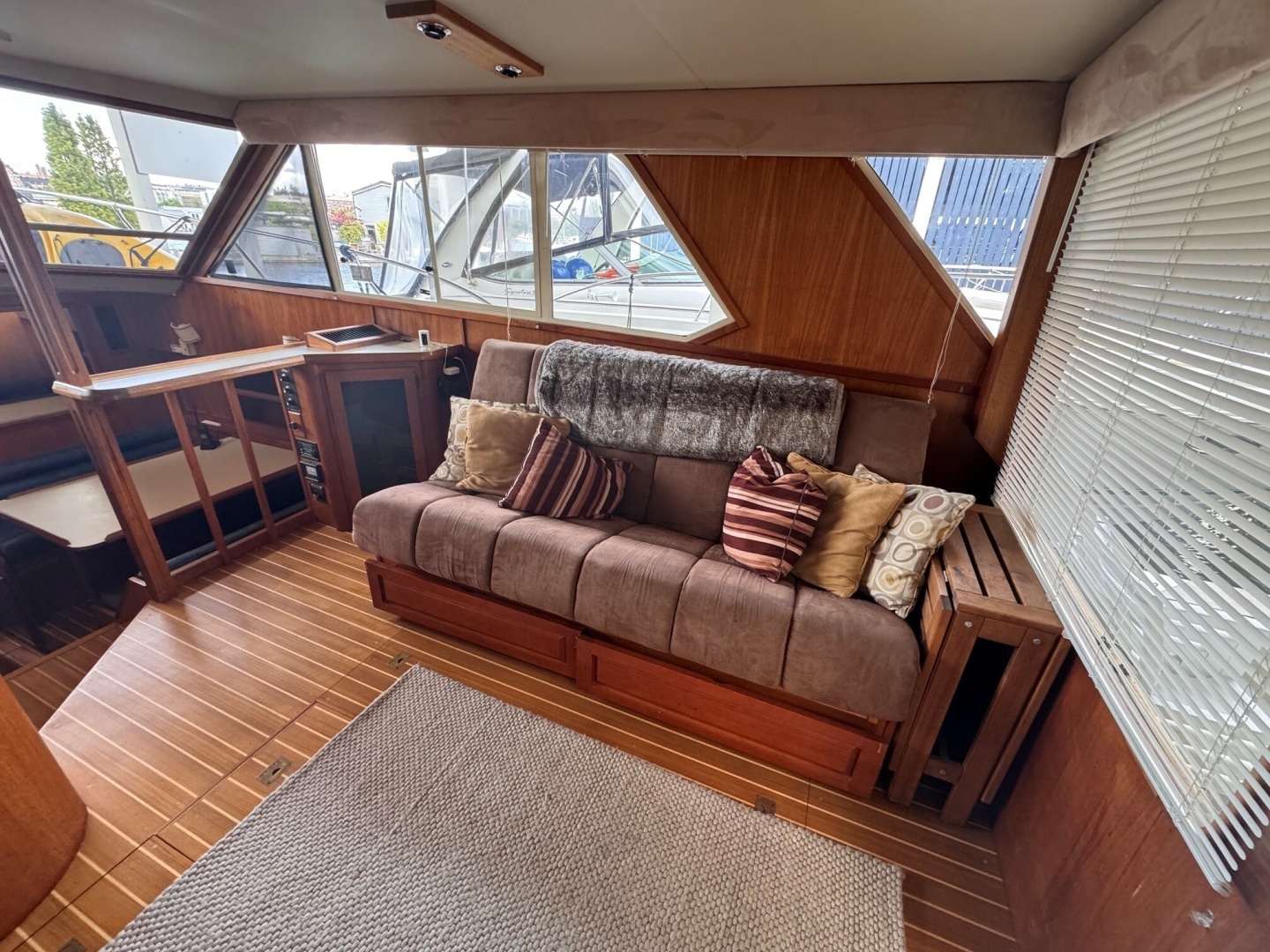 1987 Chris-Craft 44 Sedan - Image 10