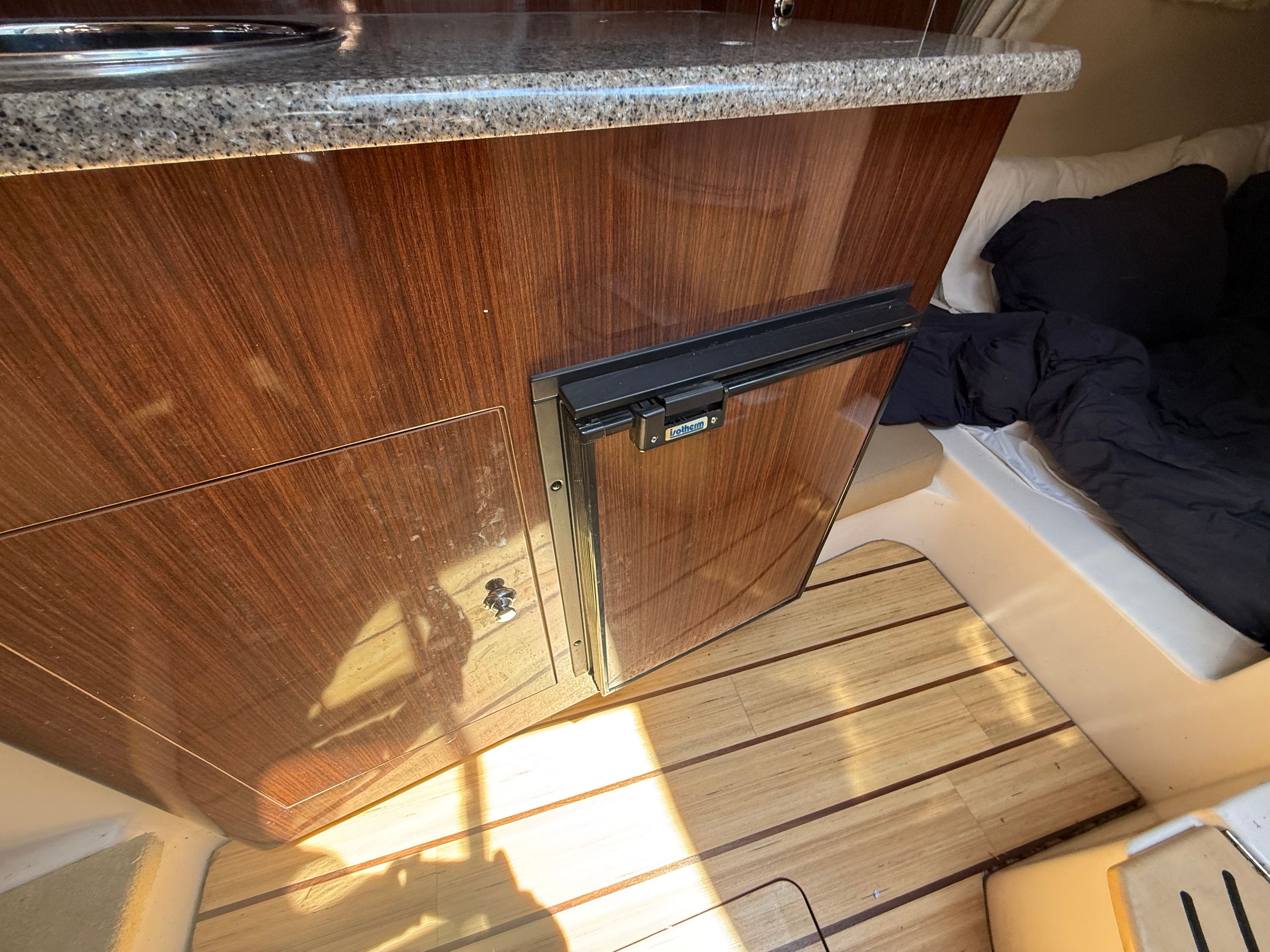 2015 REGAL 30 EXPRESS - Image 33
