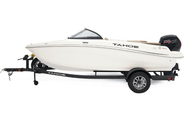 2025 Tahoe 185 S - 12