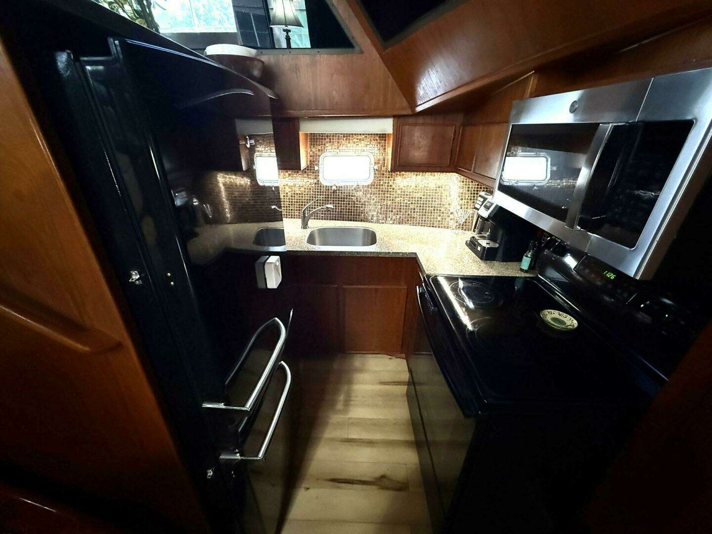 1989 Atlantic 47 Motor Yacht - Image 16