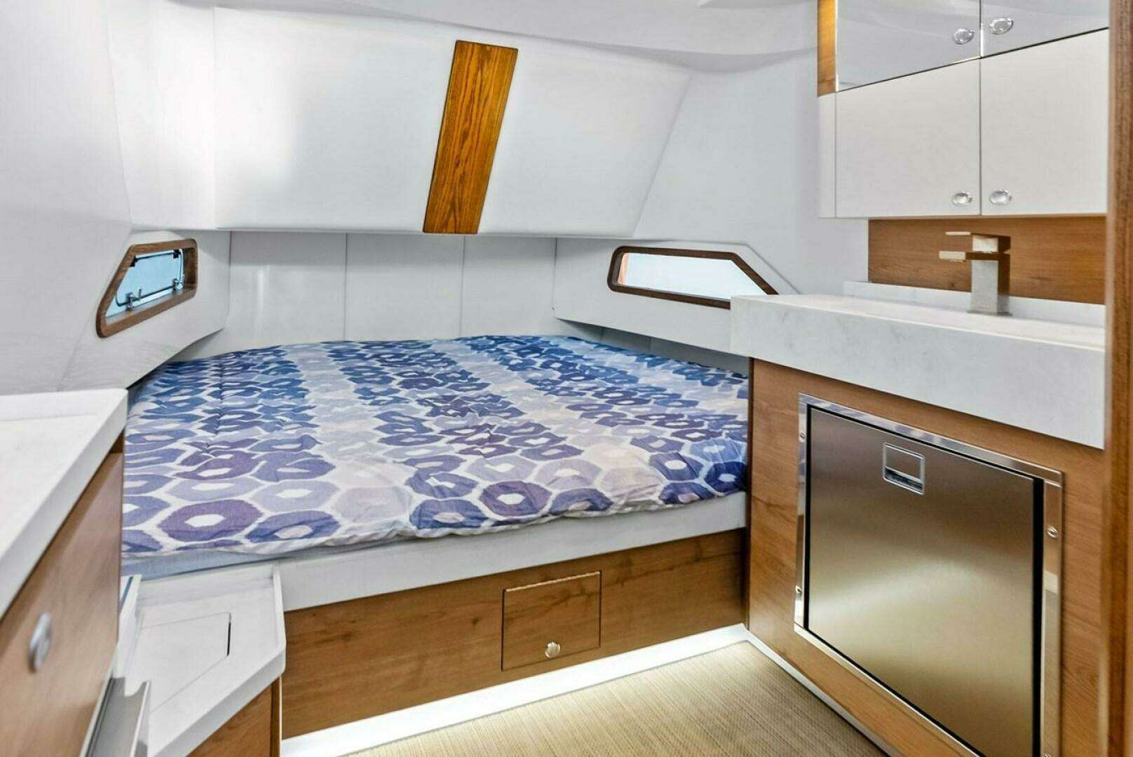 2022 Bertram — - Image 29