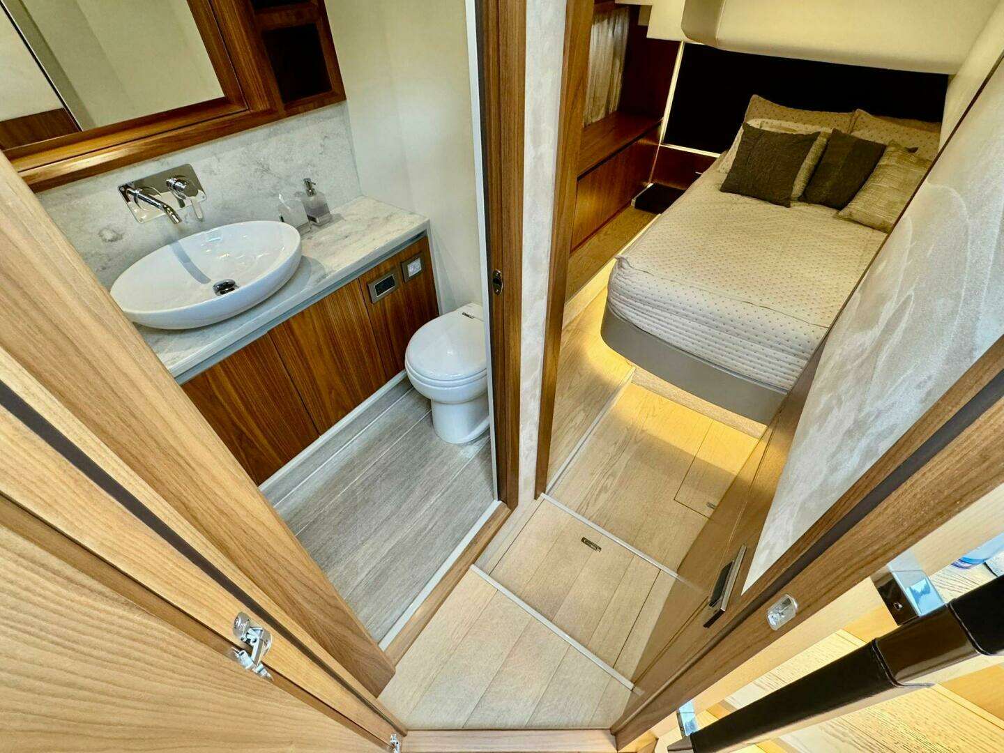 2016 Absolute 45 Sport Yacht - Image 74