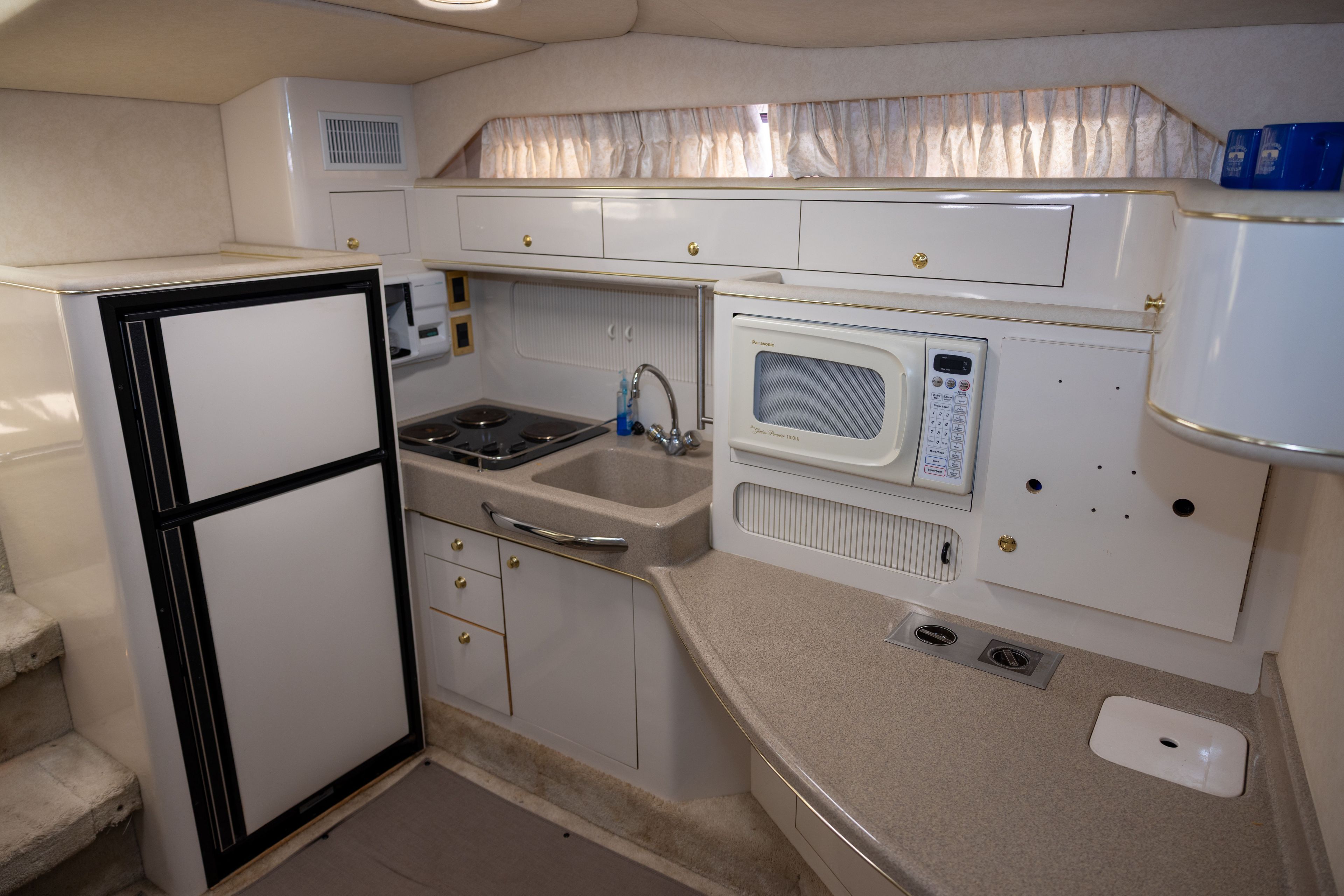 1997 Sea Ray 400 Express Cruiser - 23