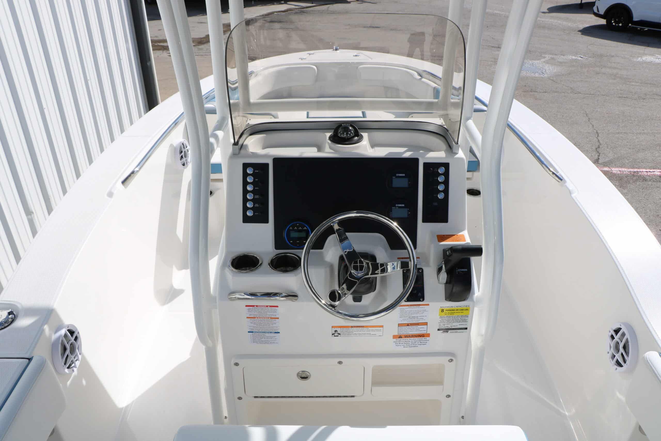 2026 Robalo R200 Center Console - 30