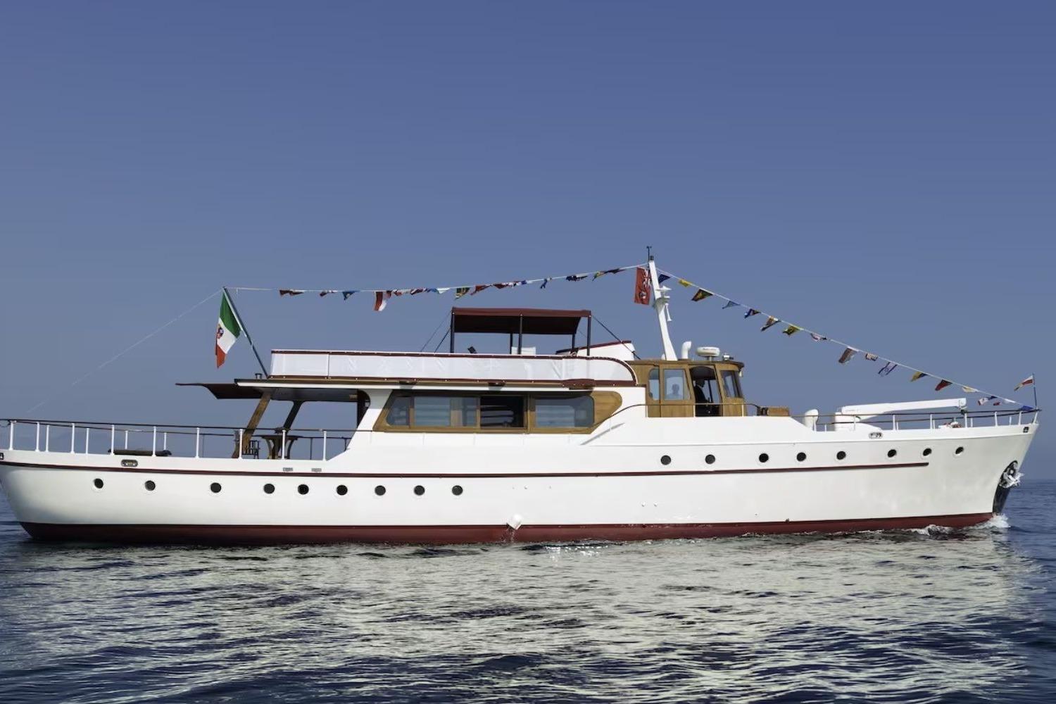 1957 Silver Classic Gentleman Yacht