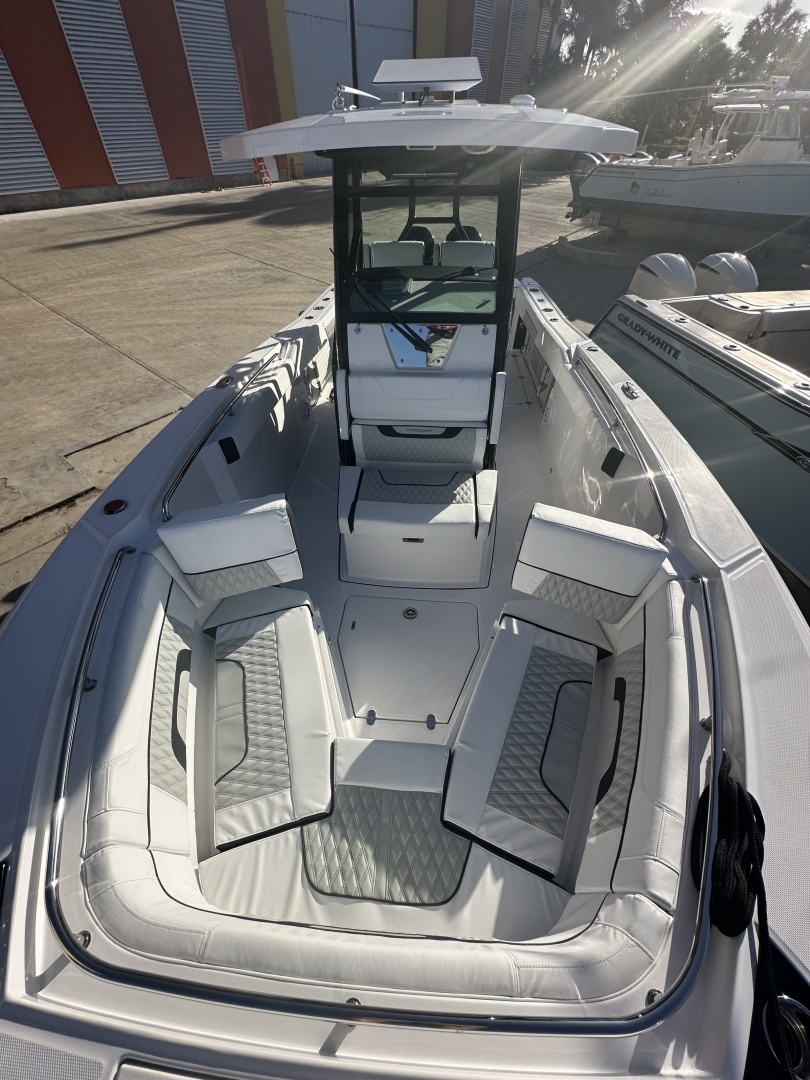 2025 Blackfin 272 CC - Image 6