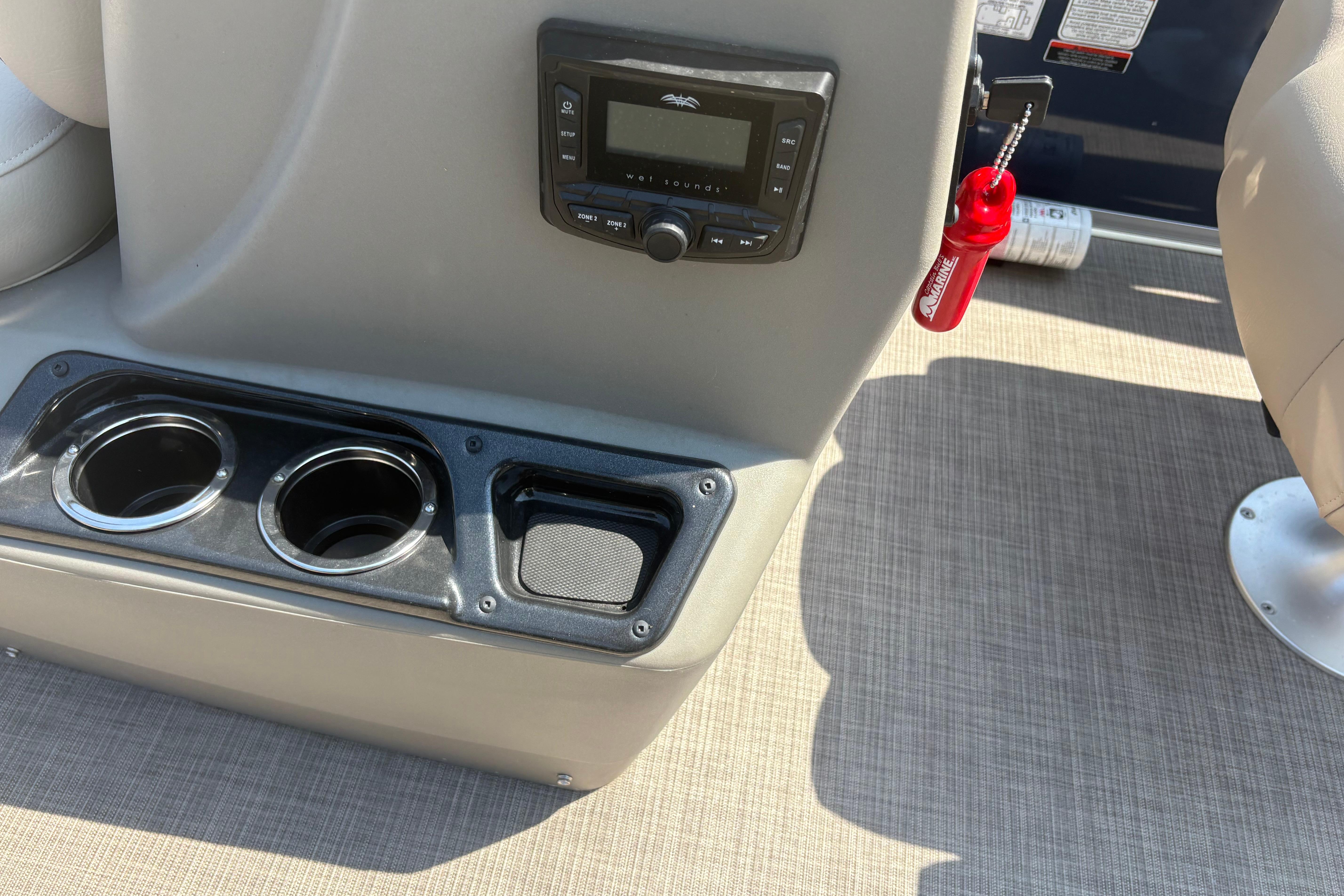 2024 Sun Tracker Bass Buggy 16 DLX console with cup holders and control panel.