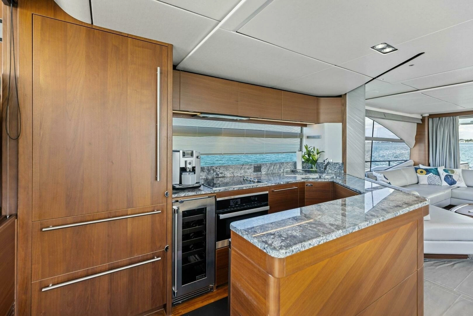 2018 Princess Y75 Motor Yacht - Image 17