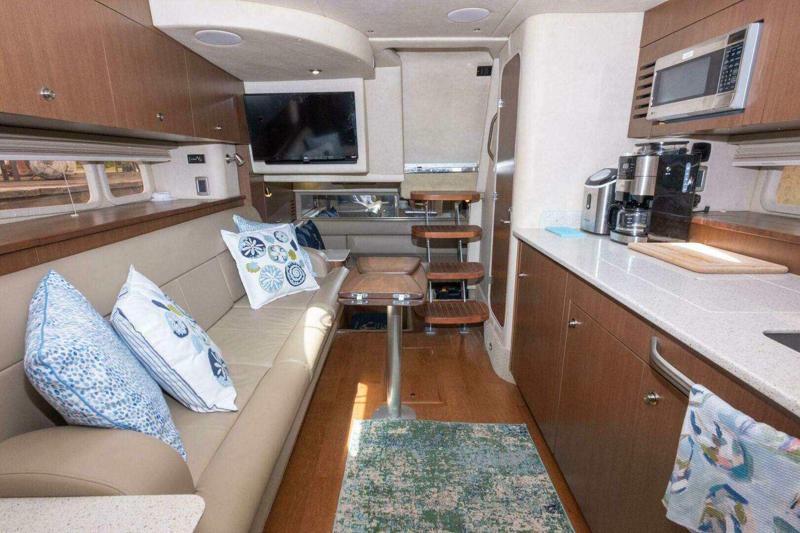 2013 Sea Ray 370 Sundancer - Image 31