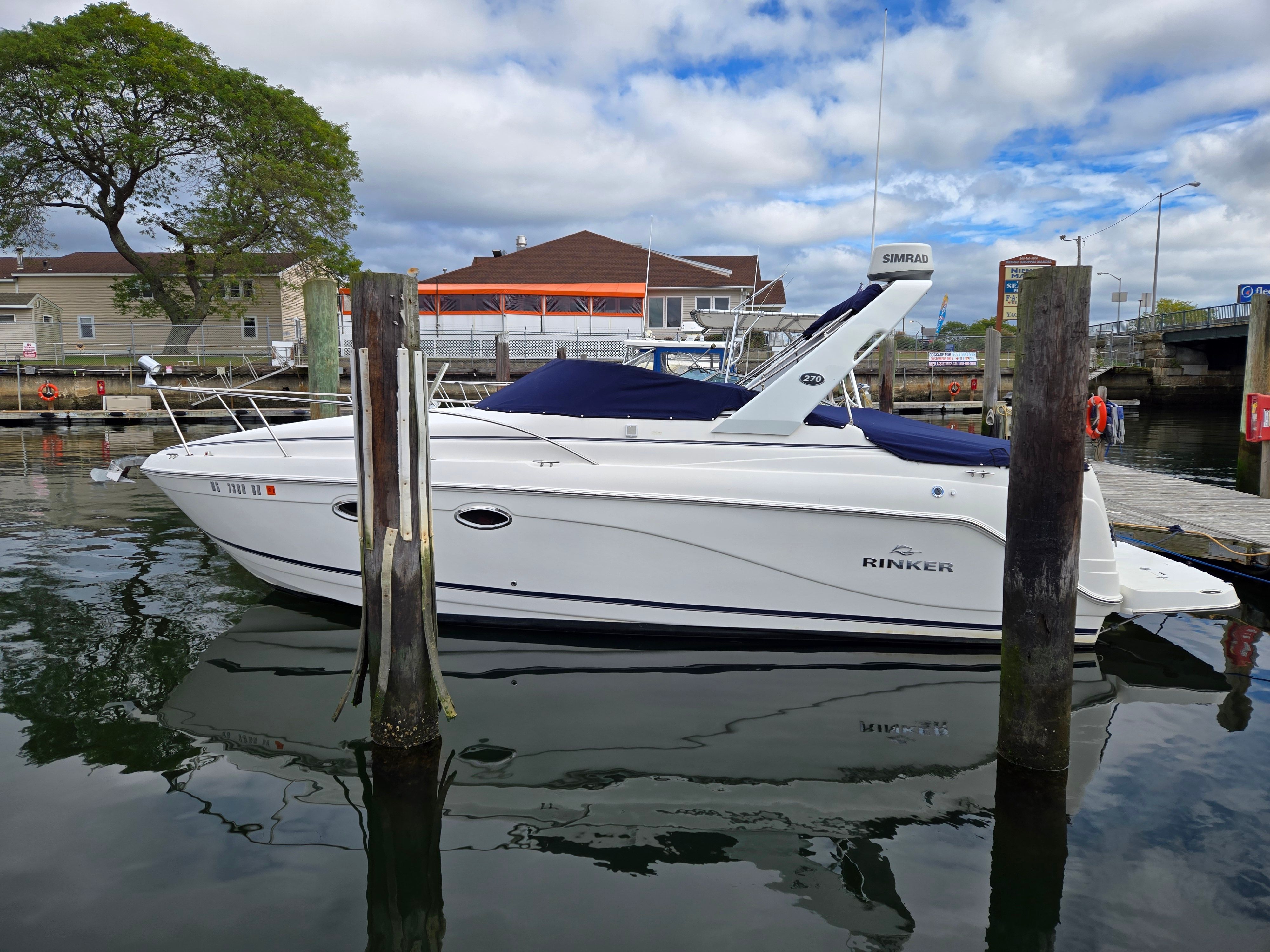 2006 Rinker 270 Express Cruiser - 16