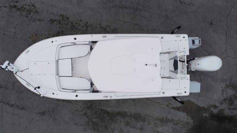 2026 Robalo 246 Cayman - 2