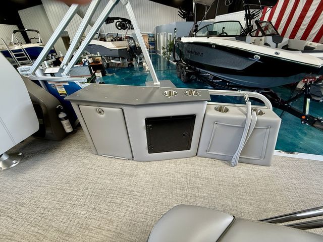 2025 Tahoe LTZ - 23 FT Cruise Rear Bench - 20