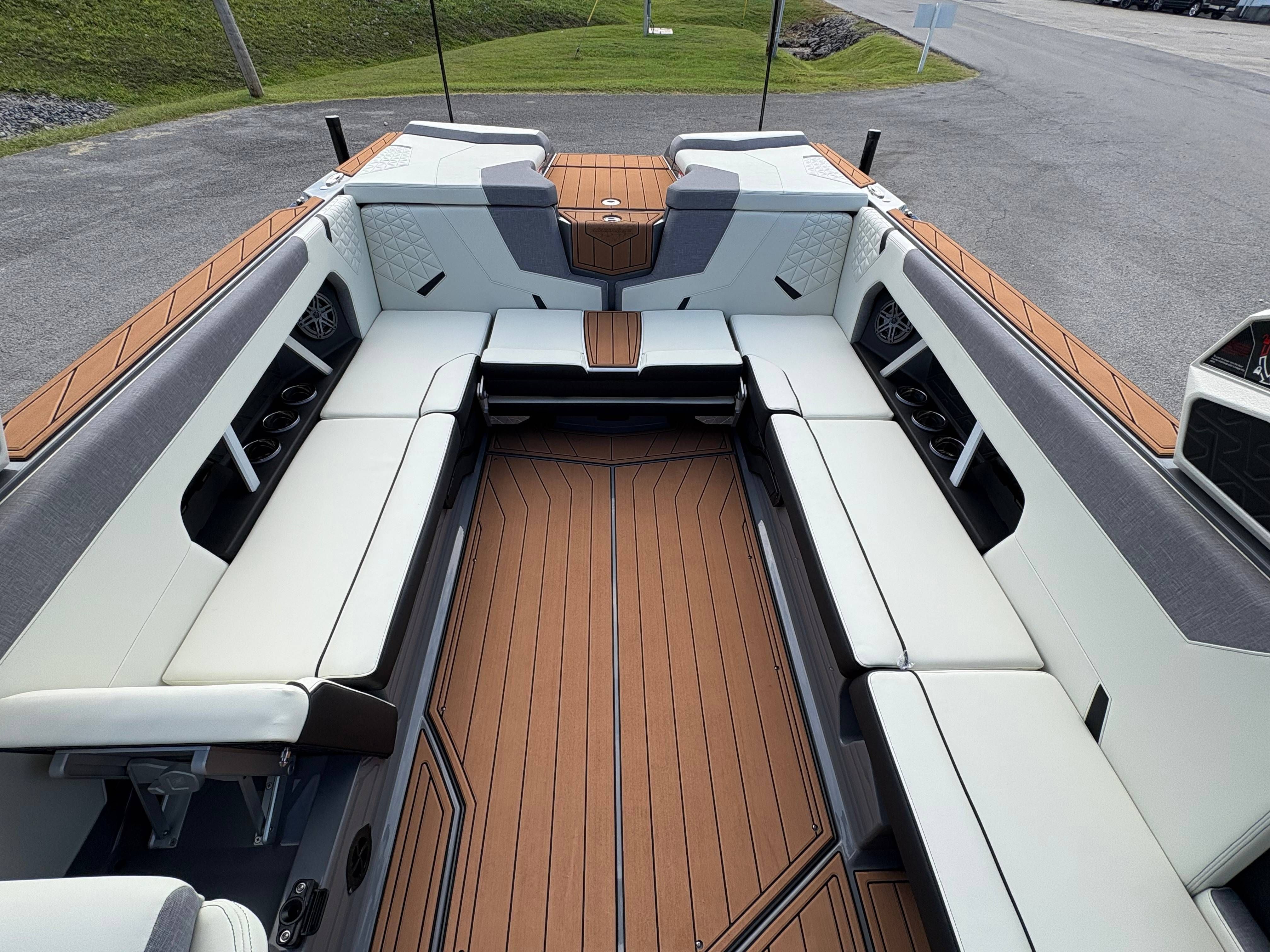 2026 Nautique GS24 - 14