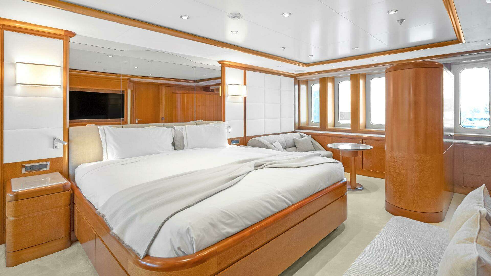 2003 Royal Denship Motor Yacht - Image 25