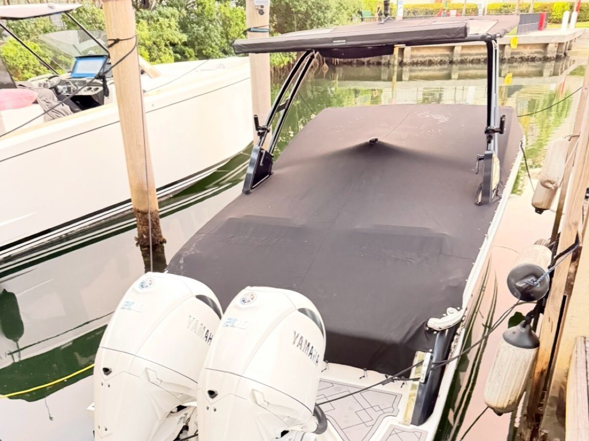 2024 Cobalt R8 Outboard - 9