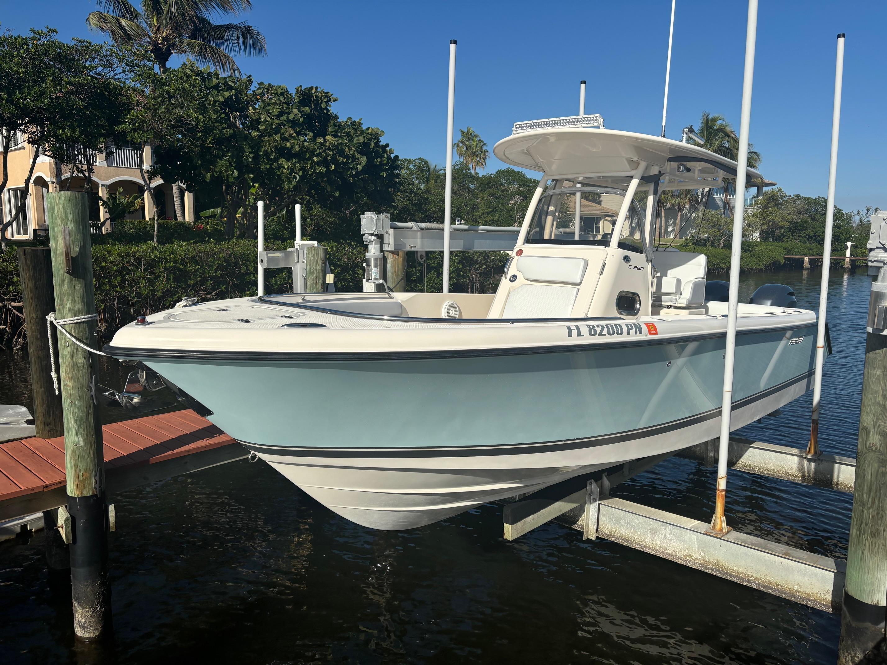 2014 Pursuit C 260 Center Console