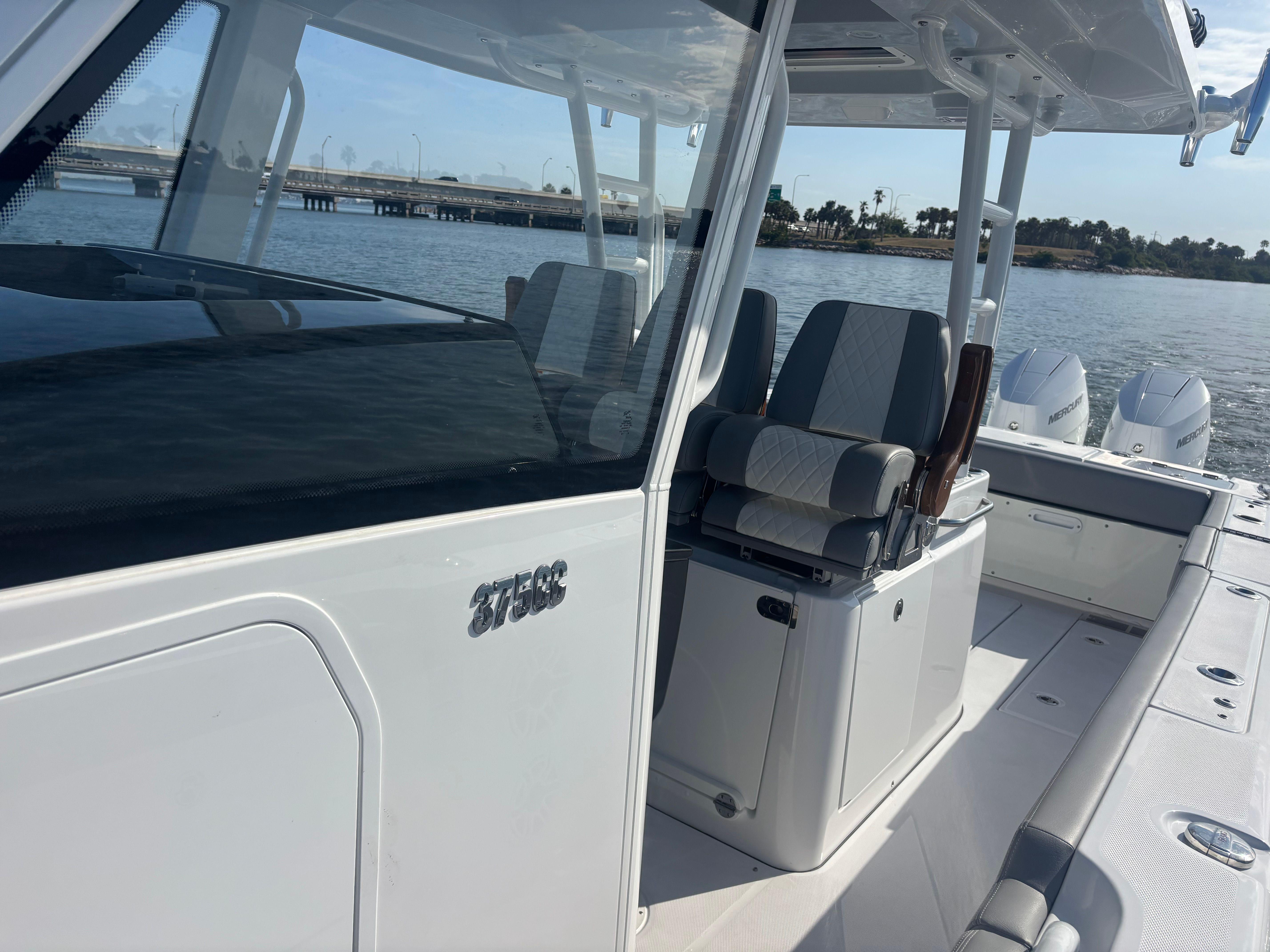 2025 Everglades 375 Cc - Image 4
