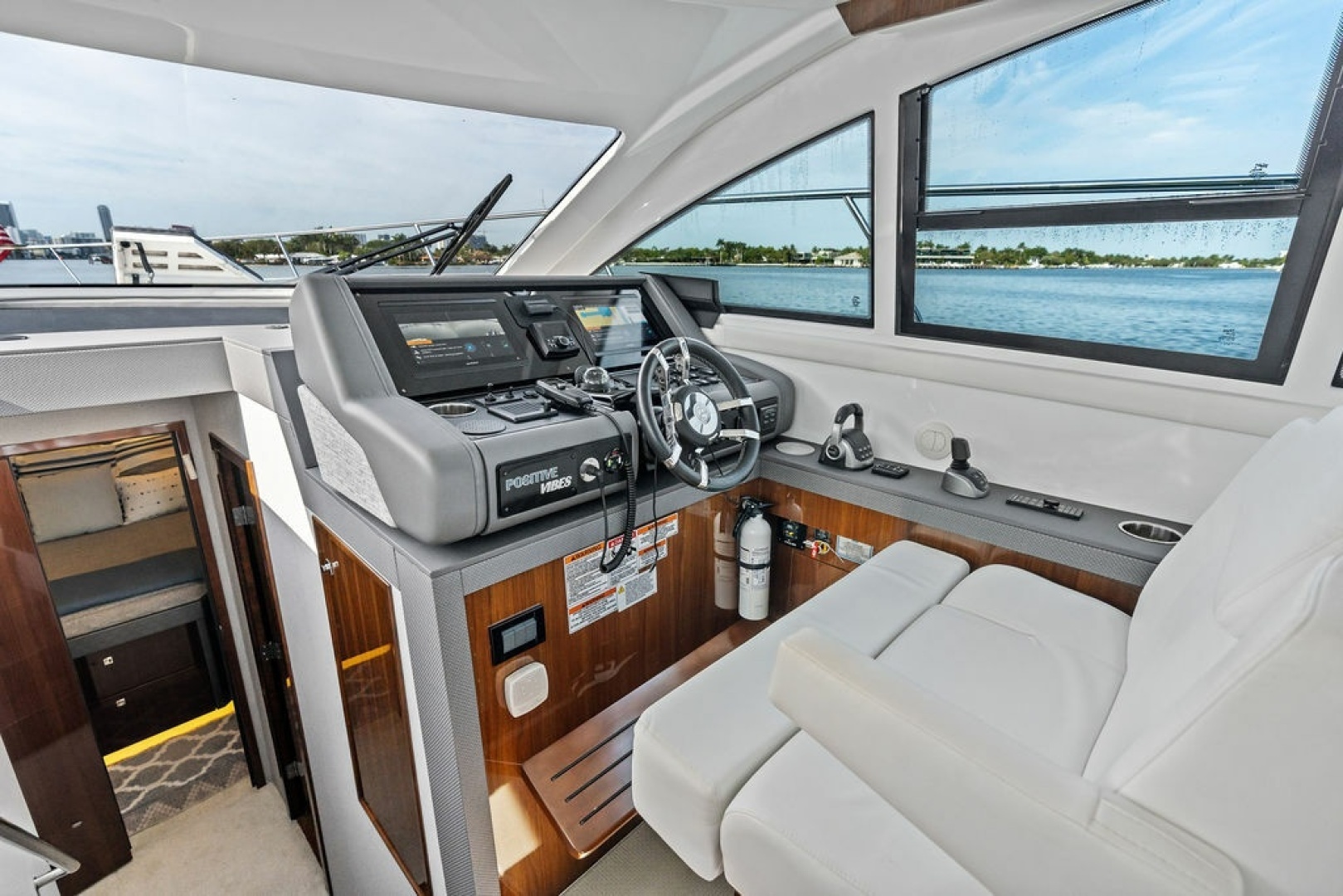 2022 Cruisers Yachts 46 CANTIUS - Image 32
