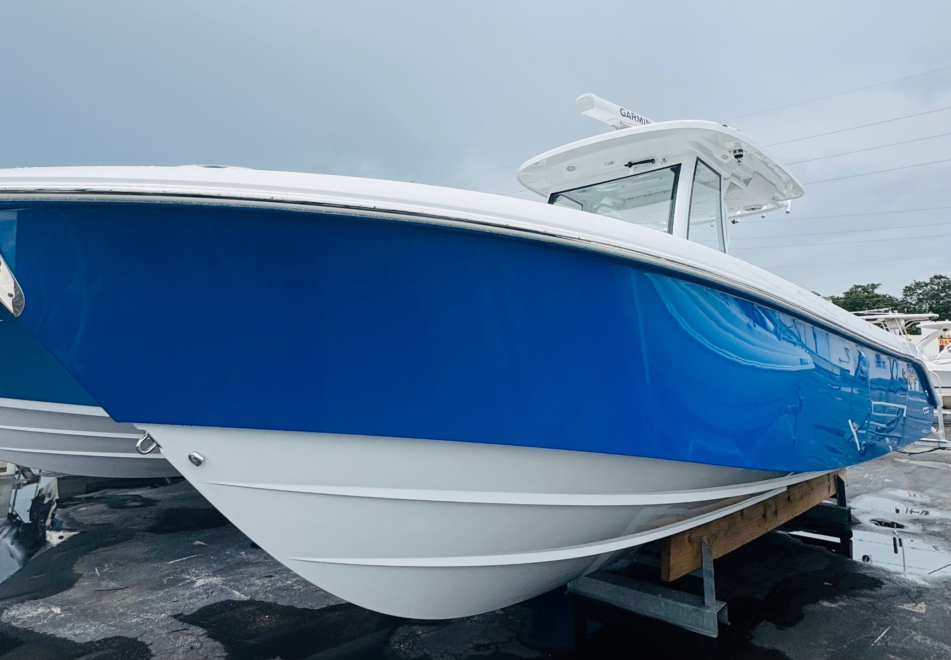 2025 Everglades 315 Center Console