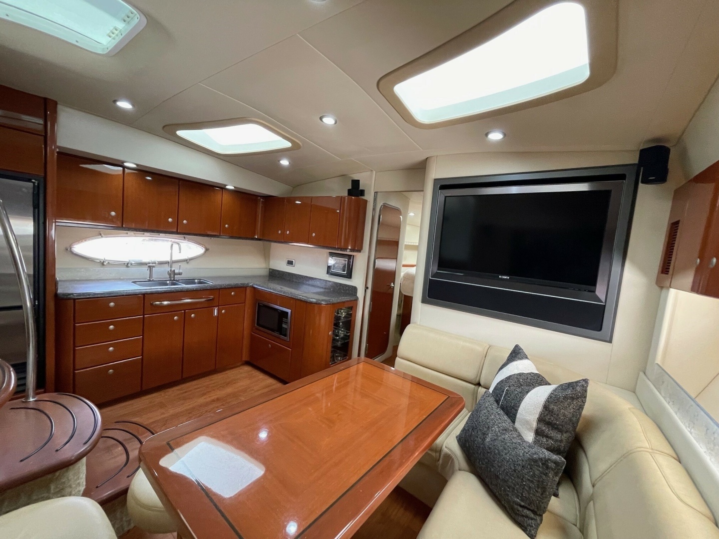 2008 Formula 45 Yacht - Image 19