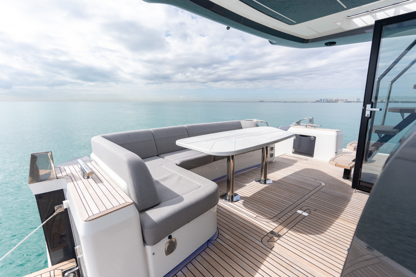 2025 Galeon 560 FLY - Image 20