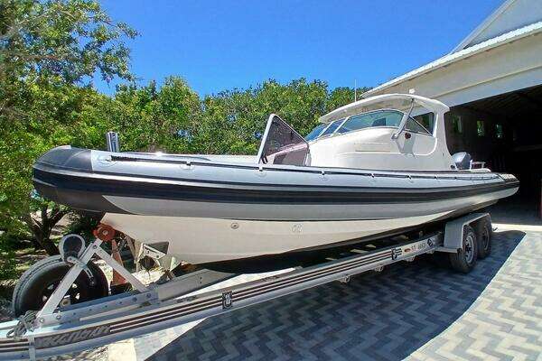 2002 Protector 28 Targa