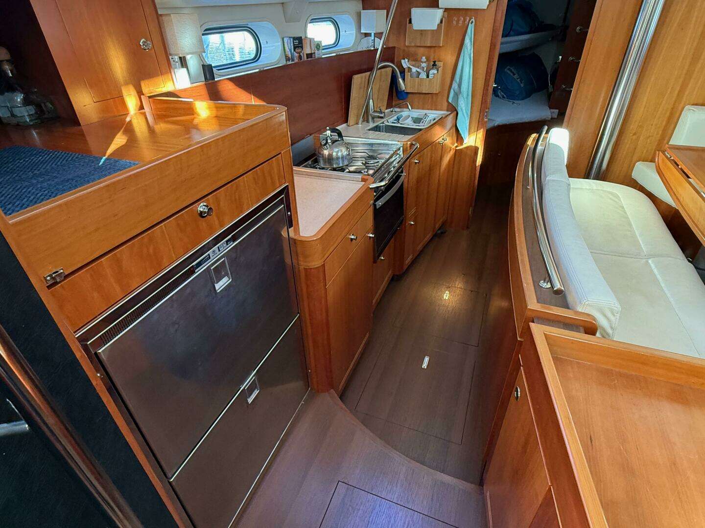 2011 Allures 45 - Image 46