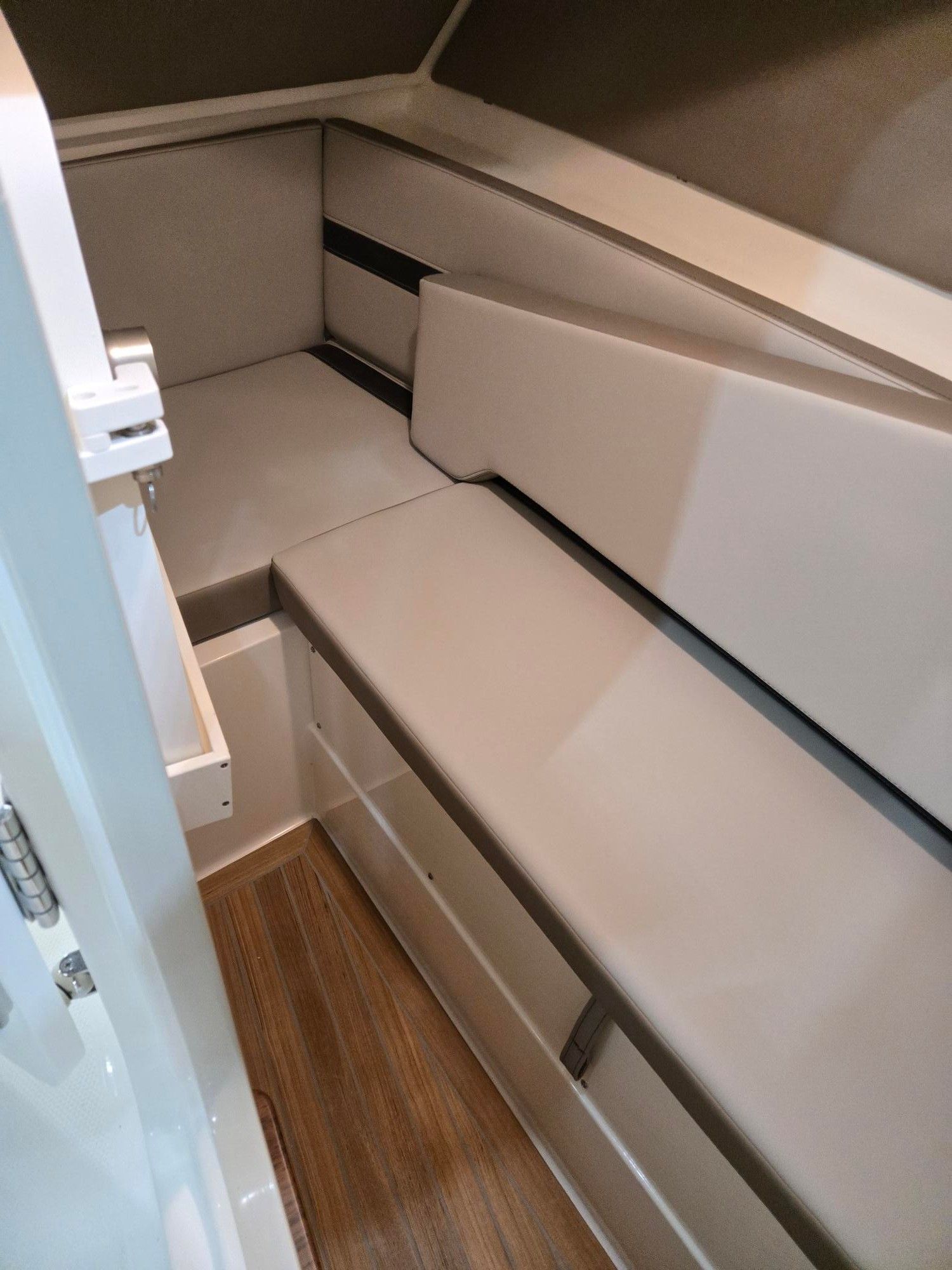2026 Boston Whaler 330 Vantage - 16