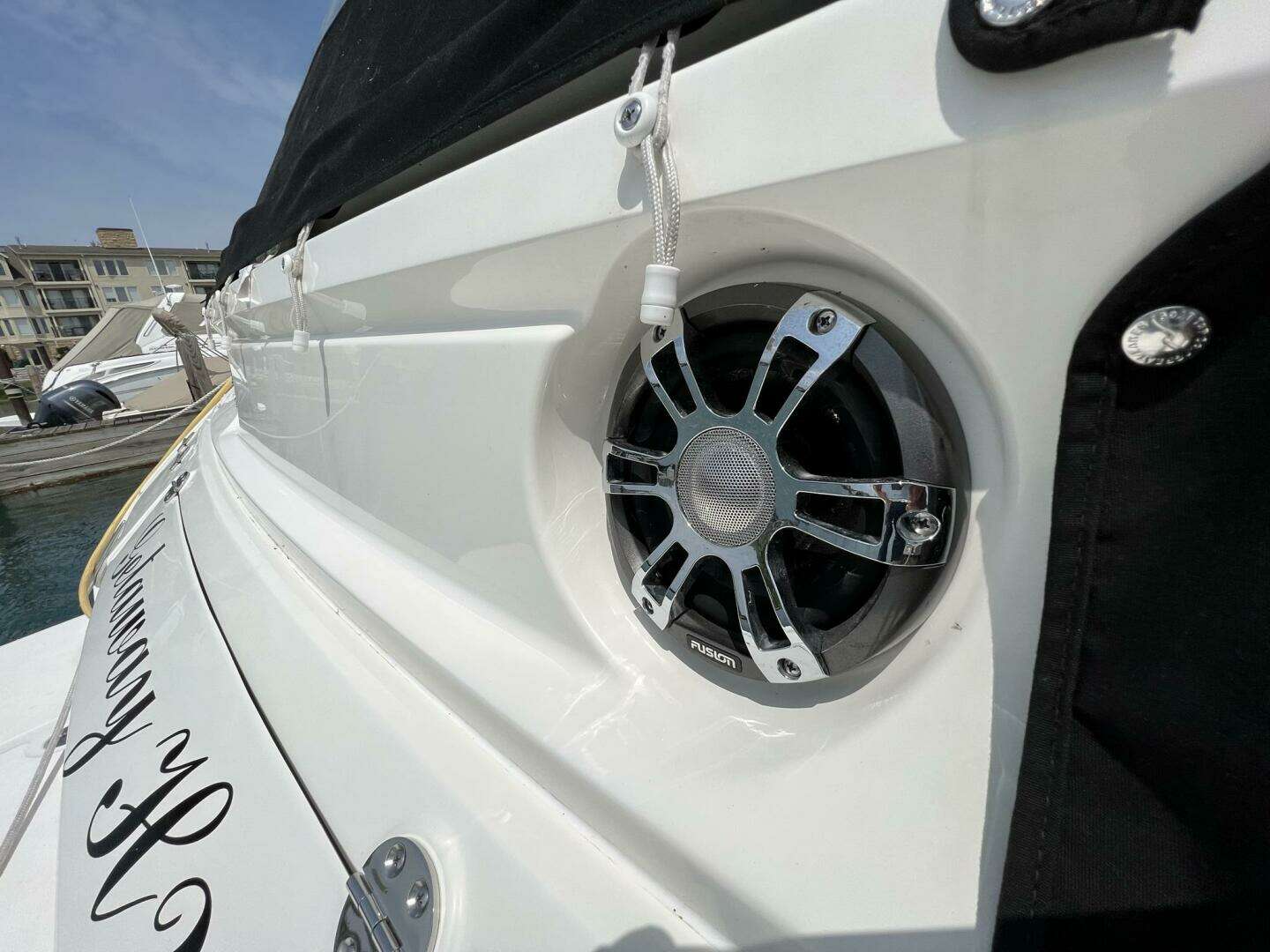 2019 Sea Ray Sundancer 350 Coupe - Image 13